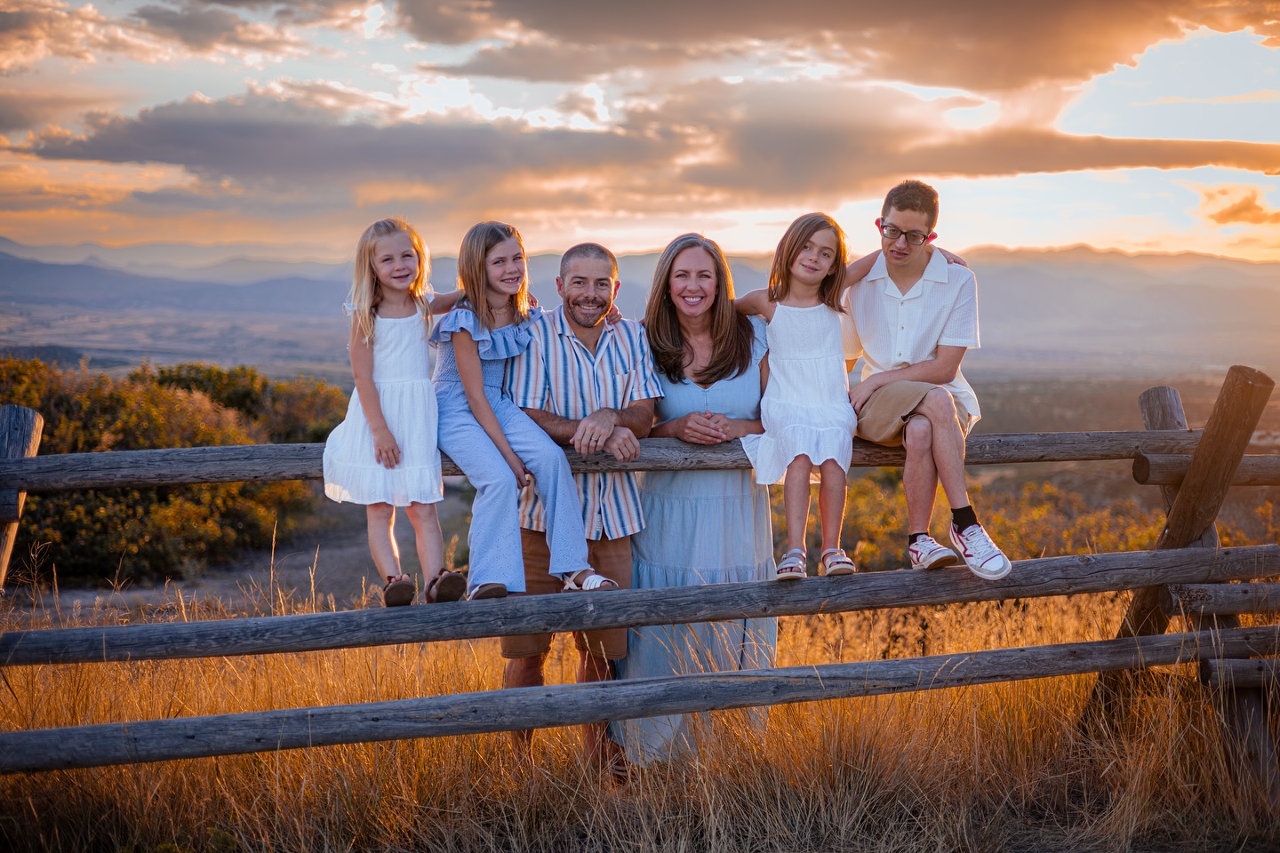 A quiet sunset, a great family, and the kind of light you hope for every time. Now booking fall sessions for those wanting something simple, real, and well-framed.
#ColoradoPhotographer #FamilyPortraits #NaturalLightPhotos