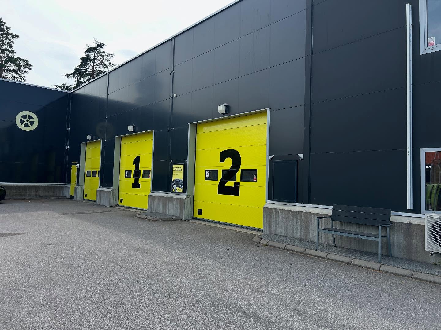 Foliering av portar, Mekonomen Hälla. 🚗