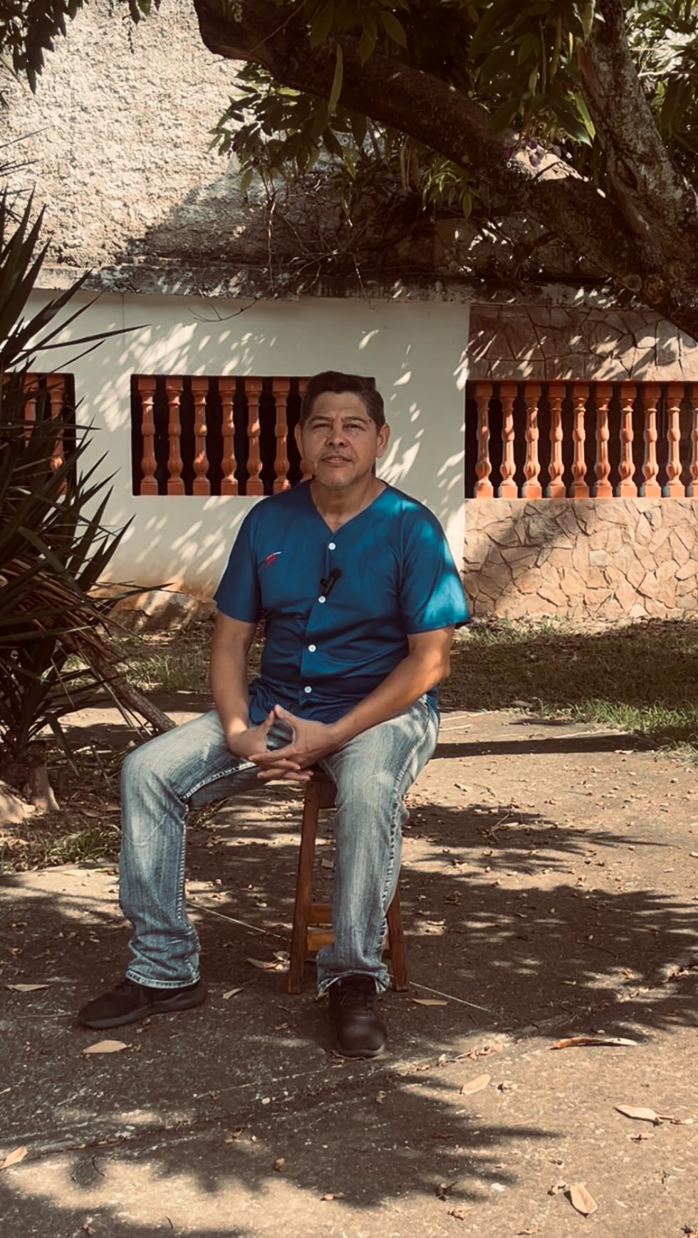 Ser papá no siempre es tener todas las respuestas. A veces es simplemente no soltar, aunque duela, aunque cueste.
Elvis Matute lo entendió: su mayor desafío fue educar… pero nunca dejó de estar.
👣 ¿Y tú? ¿Estás caminando con tus hijos o solo marcando distancia?
📲 Comparte si crees que ser padre también es sostener, incluso cuando no sabes cómo
#soypapay #manualparapadres #venezuela #historiasdevida