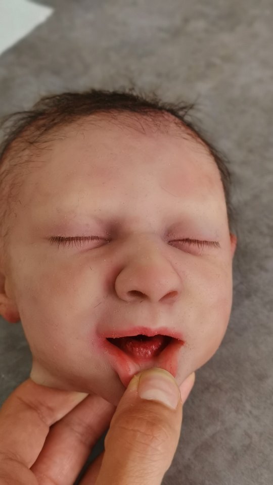 Or is it? 💉
Seaming on a new birth size cinebaby, by @celinefragment
@mouldlife
#cinebaby #FAKE #sfx #fakebaby #siliconebaby #seaming #silicone #props #cinema #specialeffects #prosthetics #makeupartist #mua