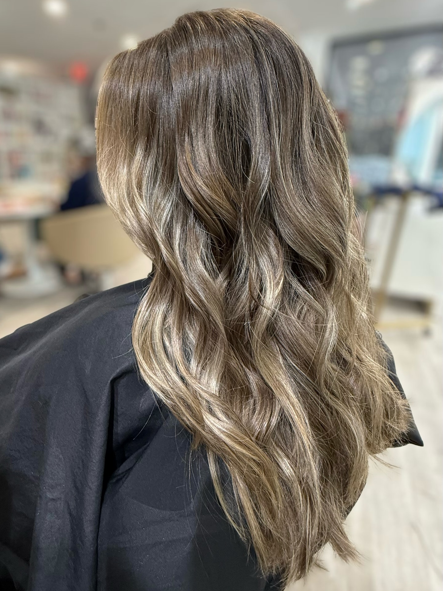 Has anyone seen @carrieunderwood new “natural” color she debuted on Instagram yesterday? I was wondering how long until it was an inspiration photo at the salon…
Answer… 14 hours 😂
Swipe for her before ➡️
Ready to be freshened up? Book your transformation at www.hairbykristle or click the link in bio!
📍 Mixology Hair Salon
13200 Marina Way Unit 104A
Woodbridge, VA
#balayage #blondehair #behindthechair #blondespecialist #vablondespecialist #novahairstylist #novablondespecialist #novadimensionalblondespecialist #dimensionalblonde #babylights #redken
#vahairstylist #quanticohairstylist #haircut #woodbridgehairstylist #layers #caramelbalayage #redken #brunette #redkenshadeseq #expensivebrunette #brunette #greyhair #silverhair #greyblending #dimensionalbalayage #staffordhairstylist #fredricksburghairstylist