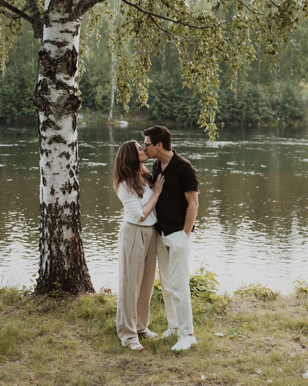 Första bröllopet efter semestern blir när dessa två säger ja till varandra på lördag. Så taggad på det! 🙌🏻 Vi sågs för några veckor sedan för att fota lite tillsammans och det är alltid så fint att hinna träffas på riktigt inför bröllopet. I mina stora bröllopspaket ingår alltid en provfotografering (om vi har möjlighet att få till en träff innan the big day), så att ni kan få prova på att stå framför kameran och vi kan lära känna varandra lite mer 🥰
Annars ingår alltid planeringsmöte och full support på mailen under hela planeringsprocessen. Jag vill att ni ska känna er trygga och bekväma med allt och hjälper er gärna med tips och råd 🤗