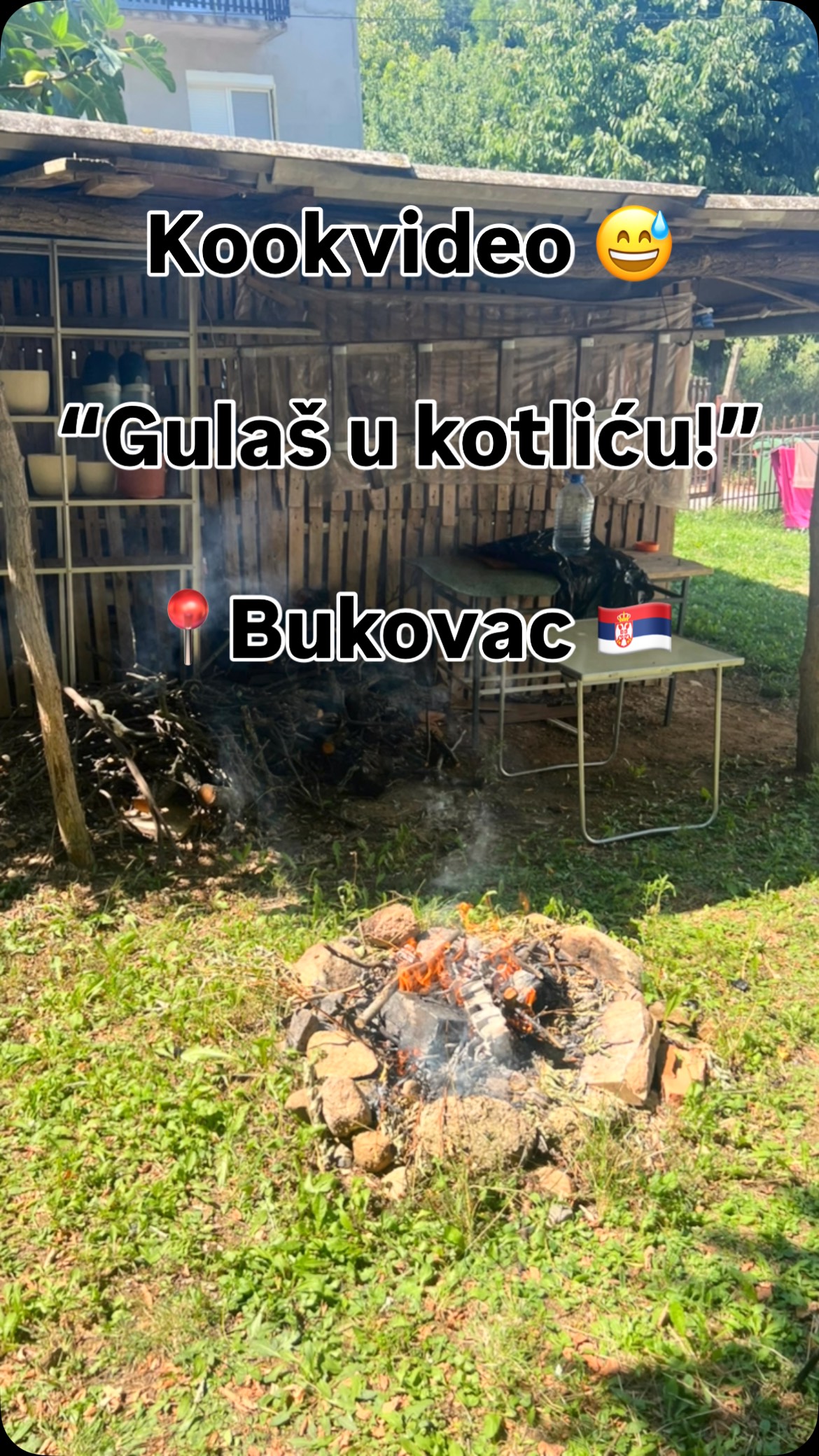 Traditionele “gulaš” voor de eerste keer bereid in een authentieke “kotlić” door deze Hollanders in Bukovac 🇷🇸