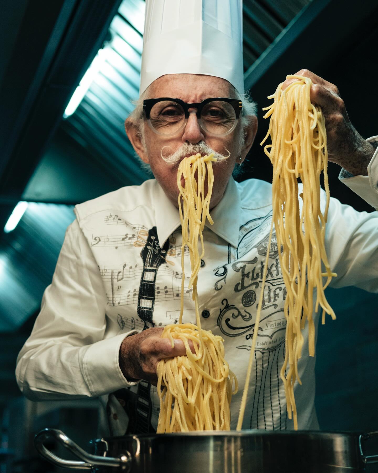 El tremendo e incomparable @enniocarota en unas fotos alucinantes! Que bien que lo pasamos. Tienen que ver el video en mi canal de YouTube @fujifilmx_cl_oficial @tripodes.cl #retrato @pastamorespa