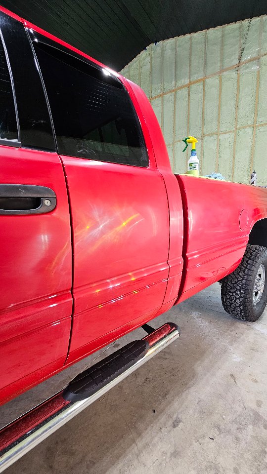 Mini El sombrero Wednesdays @therealshinedoctor_
Get in there tight 🔪🔪
Getting this 2nd gen cummins ready for @pros.pick.nationals truck show this weekend!
How many of yall would 2k-3k scuff a original paint 2002 dodge ram?