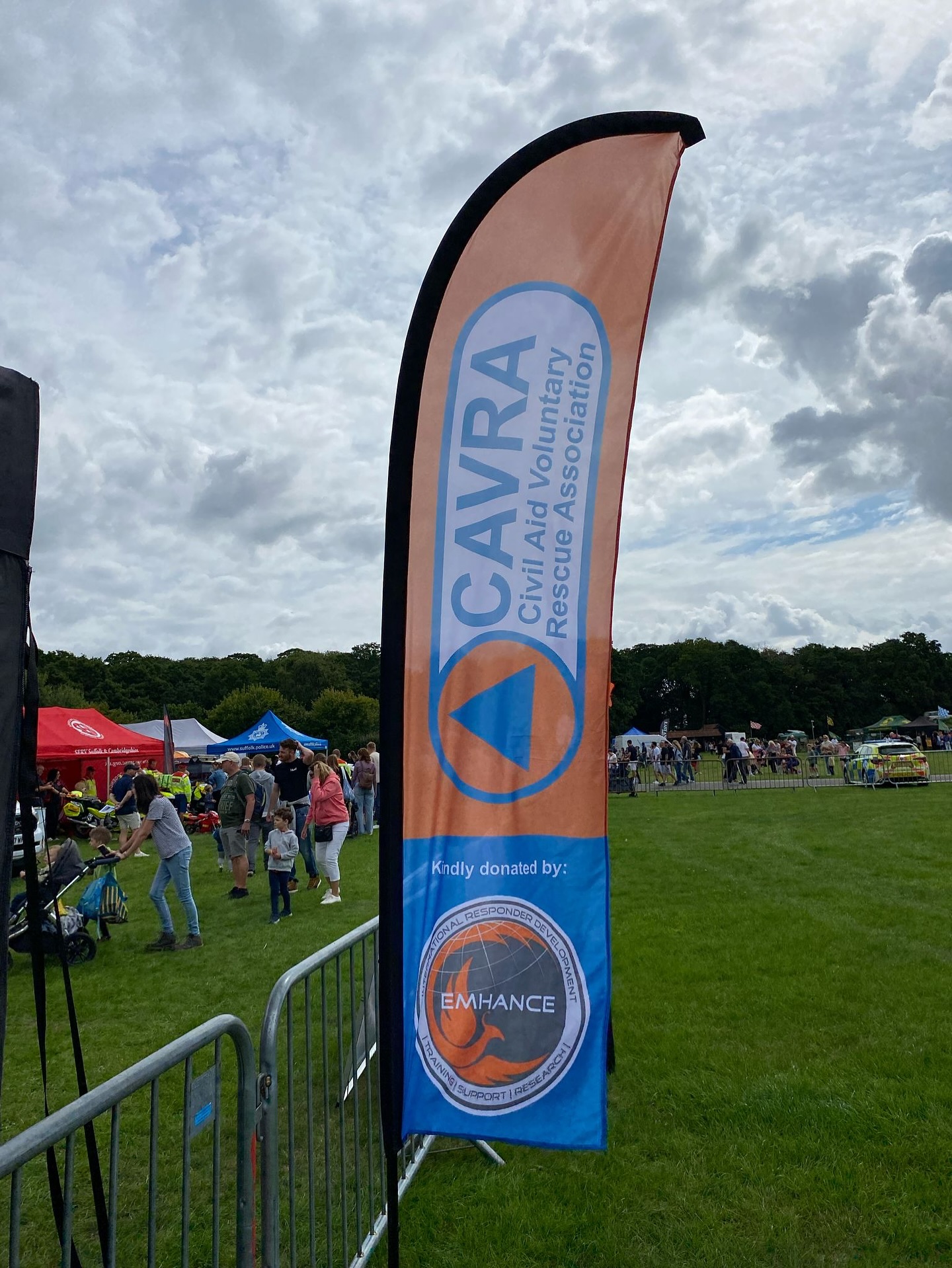 Big thank you to Emhance International Responder Development for donating some customised flags!
These can now be put to good use when our teams attend events to raise funds, and recruit volunteers.