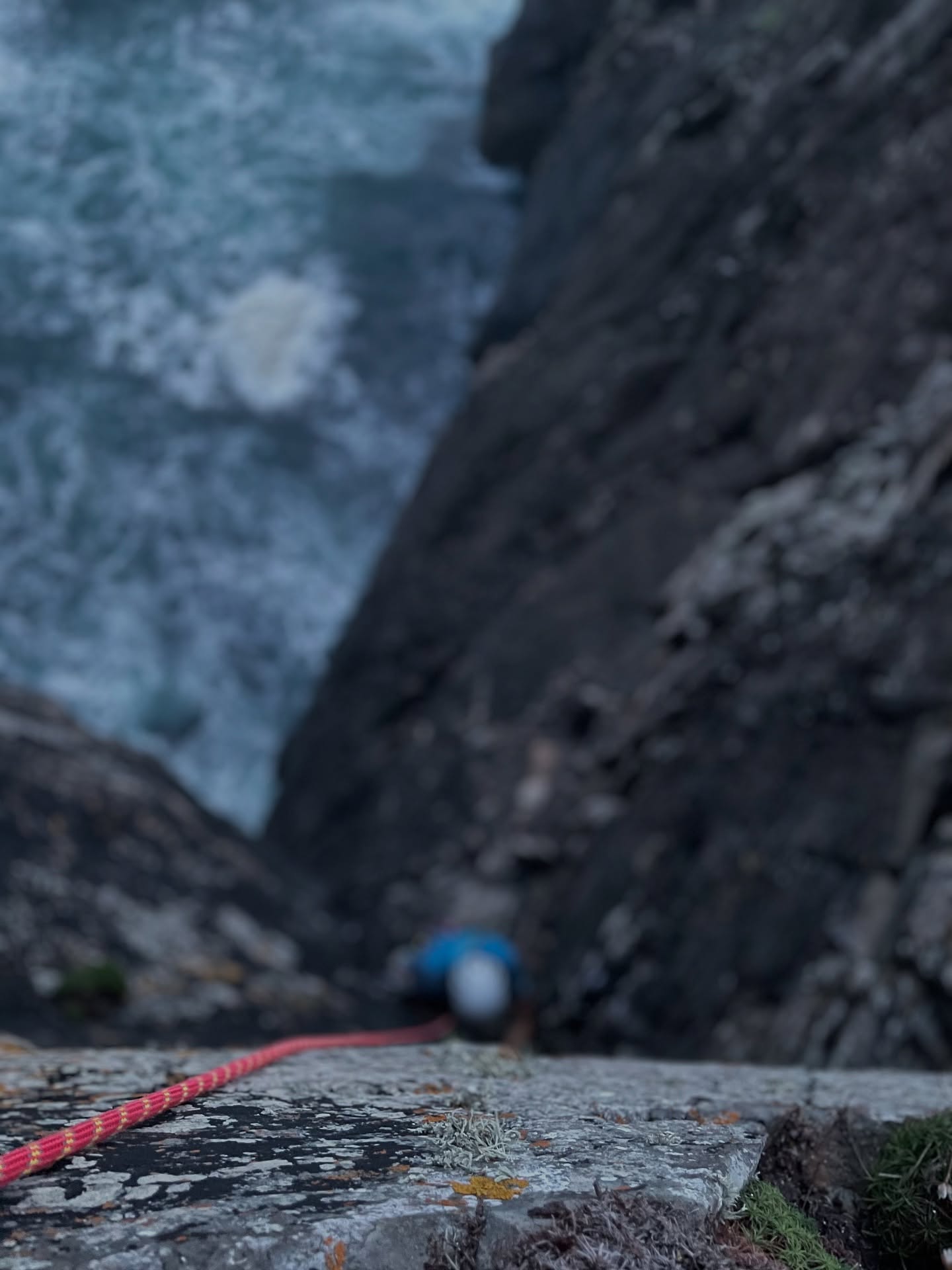 Right angle Variation (VS 4b) is such a cool route, atmospheric and nicely protected the whole way with a cruisy finish. Climbing into the darkness yesterday evening @mountainequipment @montaneofficial @blackdiamond @petzl_official #cornwall #climb #climbing #rockclimbing #seaside #coast #whattodoincornwall #rockclimb #mountainleader #mountain #climber #lifestyle #summer @cornwalllivinguk @beautiful.cornwall @lovecornwalluk