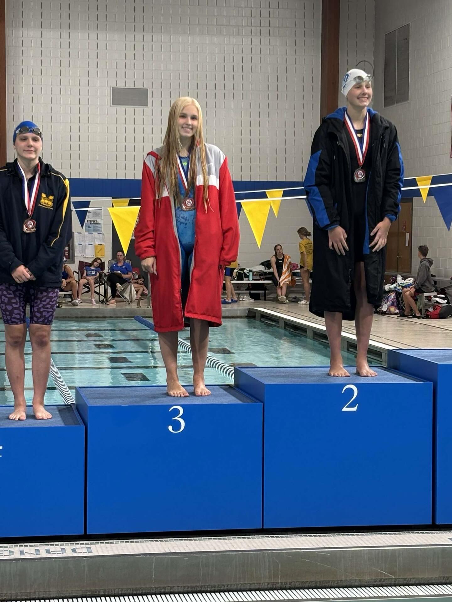 ISI Summer Central Divisional Championships:
Girls 50 Free:
Olivia Thompson - 3rd Place