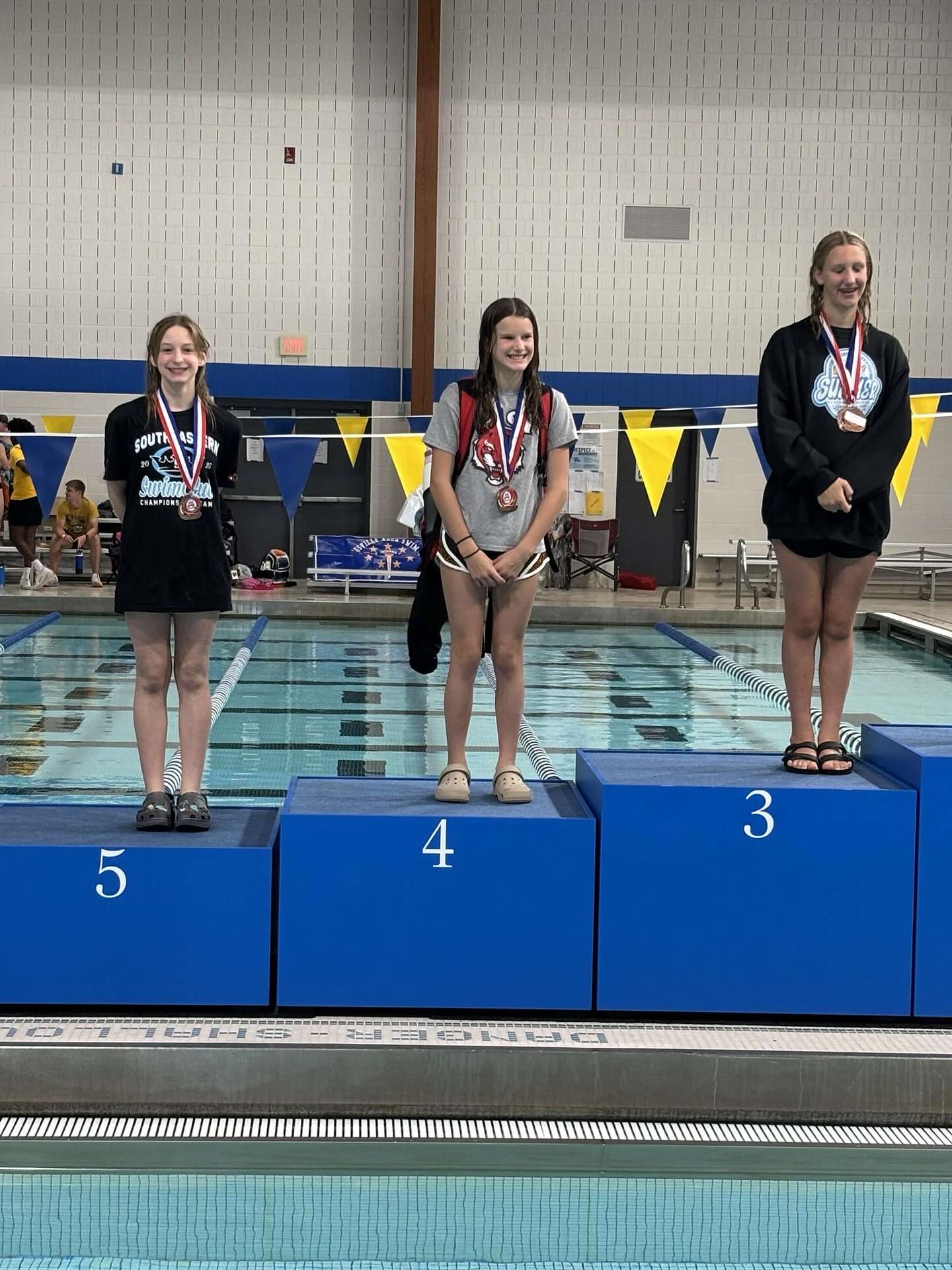 ISI Summer Central Divisional Championships:
Girls 12&U 200 Free:
Tatum Grant - 4th Place
Cali Miller - 7th Place
Brinley Snider - 8th Place
Boys 12&U 200 Free:
Dominic Brown - 3rd Place
James Mackrell - 4th Place
