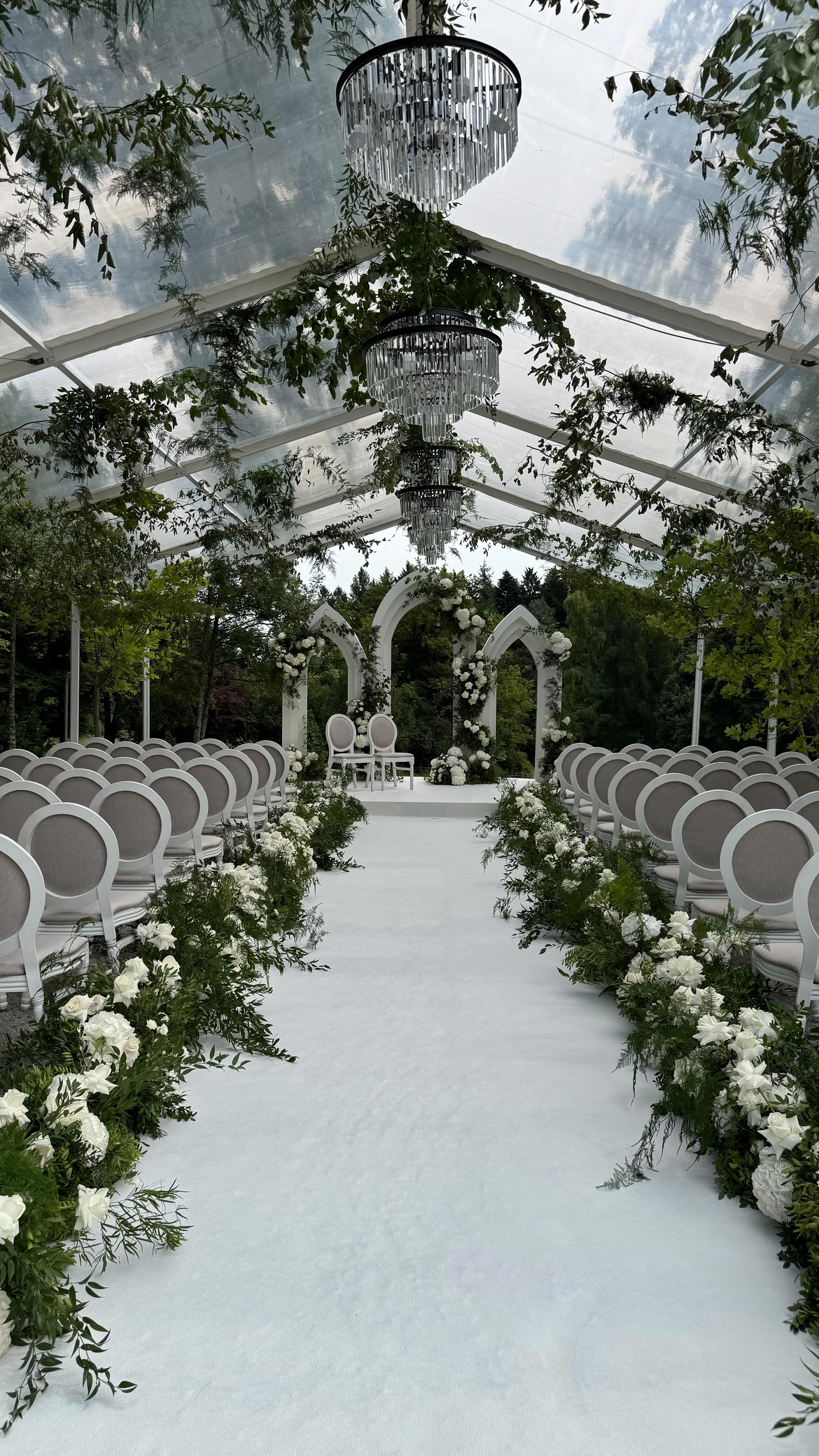 No Words needed 🤍
Ich liebe und lebe Blumen und das seit über 20 Jahren… Und auch wenn es manchmal Zeiten gibt, in denen man zweifelt oder vielleicht auch nicht weiß, wie immer alles so funktionieren soll…
Glaube ich an meine Visionen und an meinen wahr gewordenen Traum 🤍
Den ich übrigens schon in der dritten Klasse bei meiner besten Freundin ins Poesie Album geschrieben habe🤍
#florist #flowers #blumen #lovemyjob #blumenladen #blumeexclusiv #lovewhatyoudo