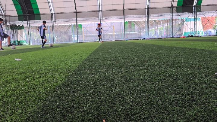 Tek Tutku: FUTBOL! 🏆
Antrenmanlarımızda ter döken, maçlarda yüreğini ortaya koyan kız ve erkek öğrencilerimizle her geçen gün daha da büyüyoruz.
Arjantin Futbol Okulu'nda kapımız, futbol sevgisi taşıyan herkese sonuna kadar açık. Çünkü biliyoruz ki gerçek takım ruhu, sahadaki çeşitlilikle parlar.
Yeteneklerinize yön vermek ve bu enerjik ailenin bir parçası olmak için doğru yerdesiniz!
Kayıtlarımız devam ediyor, detaylı bilgi için;
✉️ DM
📞 0553 893 34 34
📍 Arjantin Futbol Okulu
#Futbol #İstanbul #Altyapı #FutbolEğitimi #KızlarSahada #GeleceğinYıldızları #BirlikteGüçlüyüz #Çeşitlilik #SporOkulu #ArjantinfutbolOkulu#beylikdüzü#esenyurt
#büyükçekmece#antrenman #soccer #futbolakademi #futbolokulu