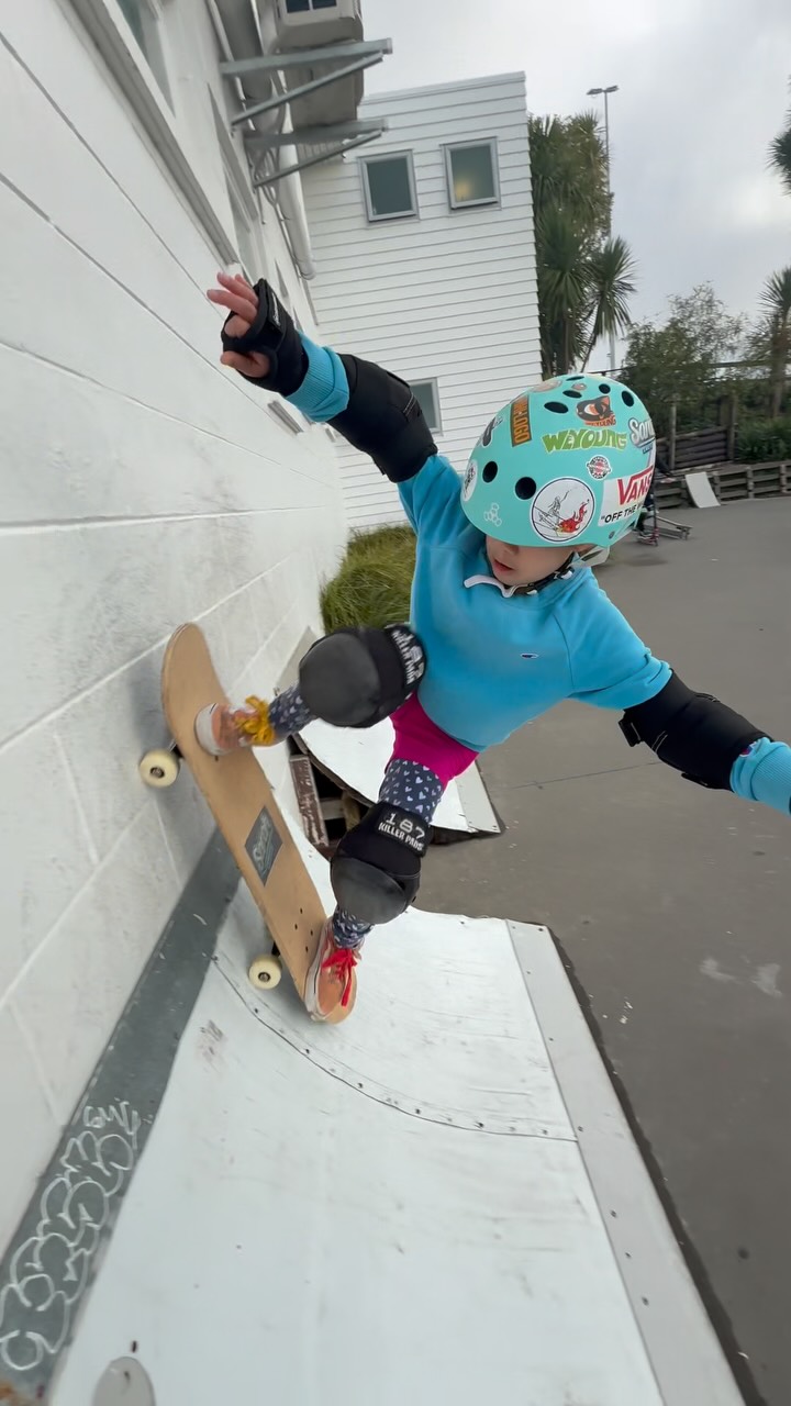 few clips from the past few weeks!! ❤️🔥❤️🔥 girls have been shredding!! ❤️ girlsskatenz.com