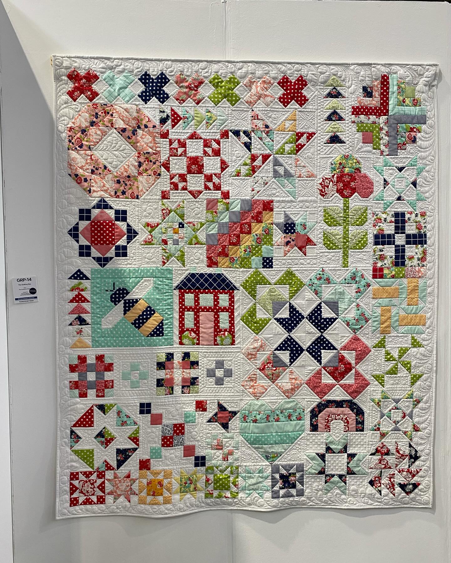 And here’s a group quilt at @thefestivalofquilts that I made some blocks for ❤️
I love sewing with a group and the quilts that result. The quilting on this, not mine, is fantastic!!
#festivalofquilts2025 #foq25 #groupquilt #charityquilt #quiltcommunity #buildingcommunity #bonnieandcamille