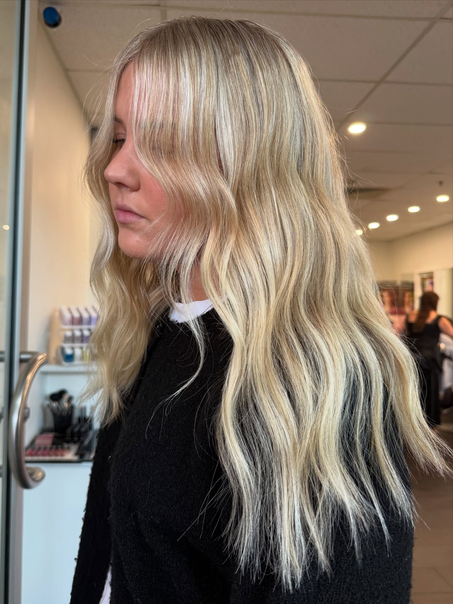Nothing like a fresh blonde to brighten your day! 🌟
We’re loving this soft refresh. 🙌
Trendy, natural, and perfect for the season.
Blonde is always in, and we’re here for it 💁🏼♀️
#BlondeRefresh #LivedInBlonde #AdelaideHair #WalkervilleSalon #MYSTHair #MYSTHairSalon #AdelaideBlondes #BlondeSpecialist #HairTrend #FreshHairFeels #HairInspo #HairTransformation #WalkervilleHairdresser #AdelaideSalon #SouthAustraliaHair #BlondesOfAdelaide #LocalSalon #HealthyHairJourney #AdelaideBeauty #GlowUp #mysthairandbeauty #explore