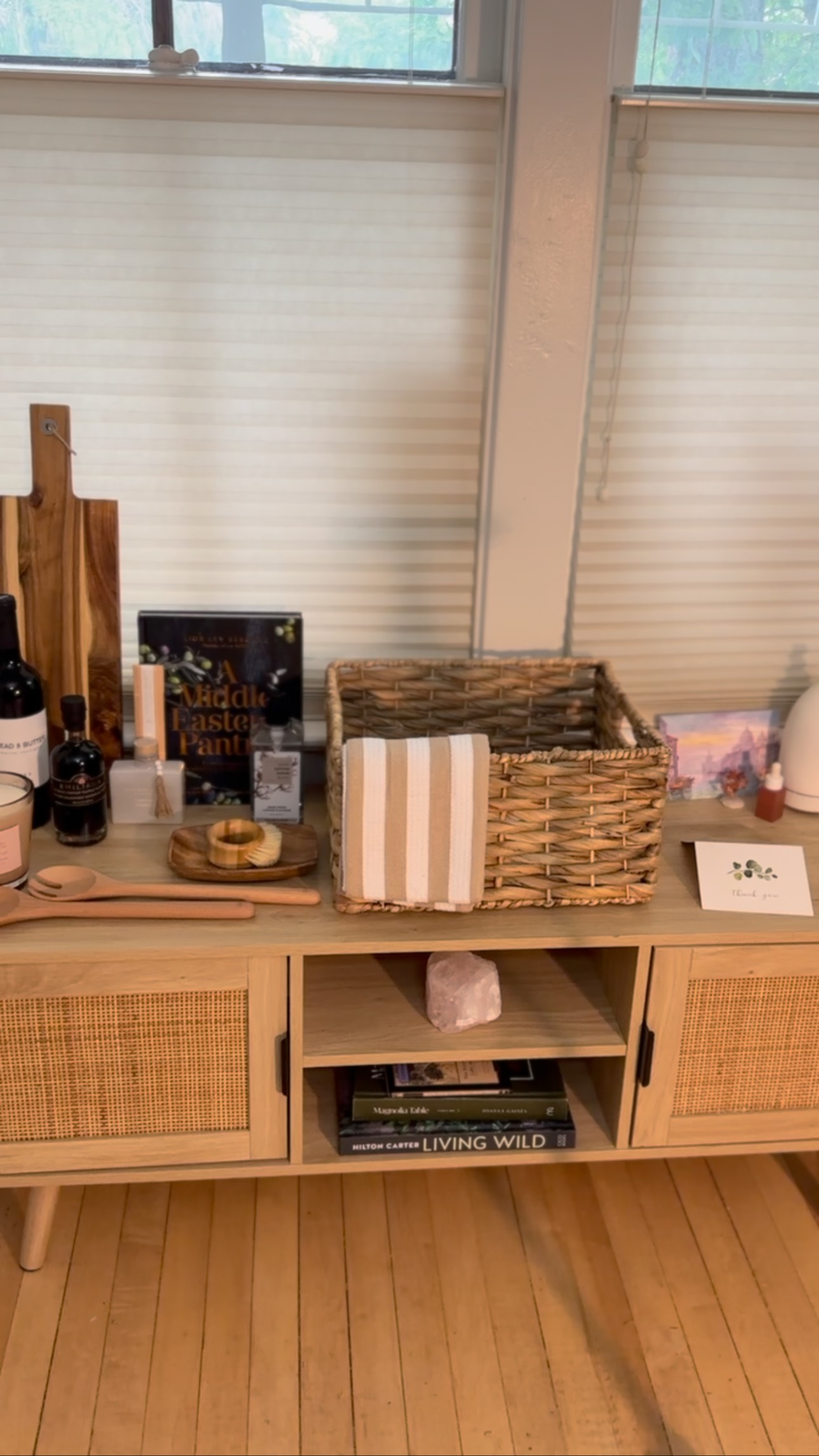 There’s something magical about watching a gift come to life ✨🧺
From the smooth grain of the cutting boards to the flicker of the candle, every detail of the Heartfelt Homestead basket is chosen with care.
In this basket:
🍷 A bottle of wine for toasting life’s moments
🪵 Wooden boards for gathering & sharing
📖 A cookbook to inspire your next favourite meal
🧼 Little luxuries for the home
…and so much more.
Every ribbon tied, every item placed — it’s all about creating a gift that feels just as special to give as it does to receive. 💛
#TheCozyBasketCompany #HeartfeltHomestead #calgary #thoughtfulgifting #giftbasket #locallycurated #housewarminggift #calgarysmallbusiness #behindthescenes