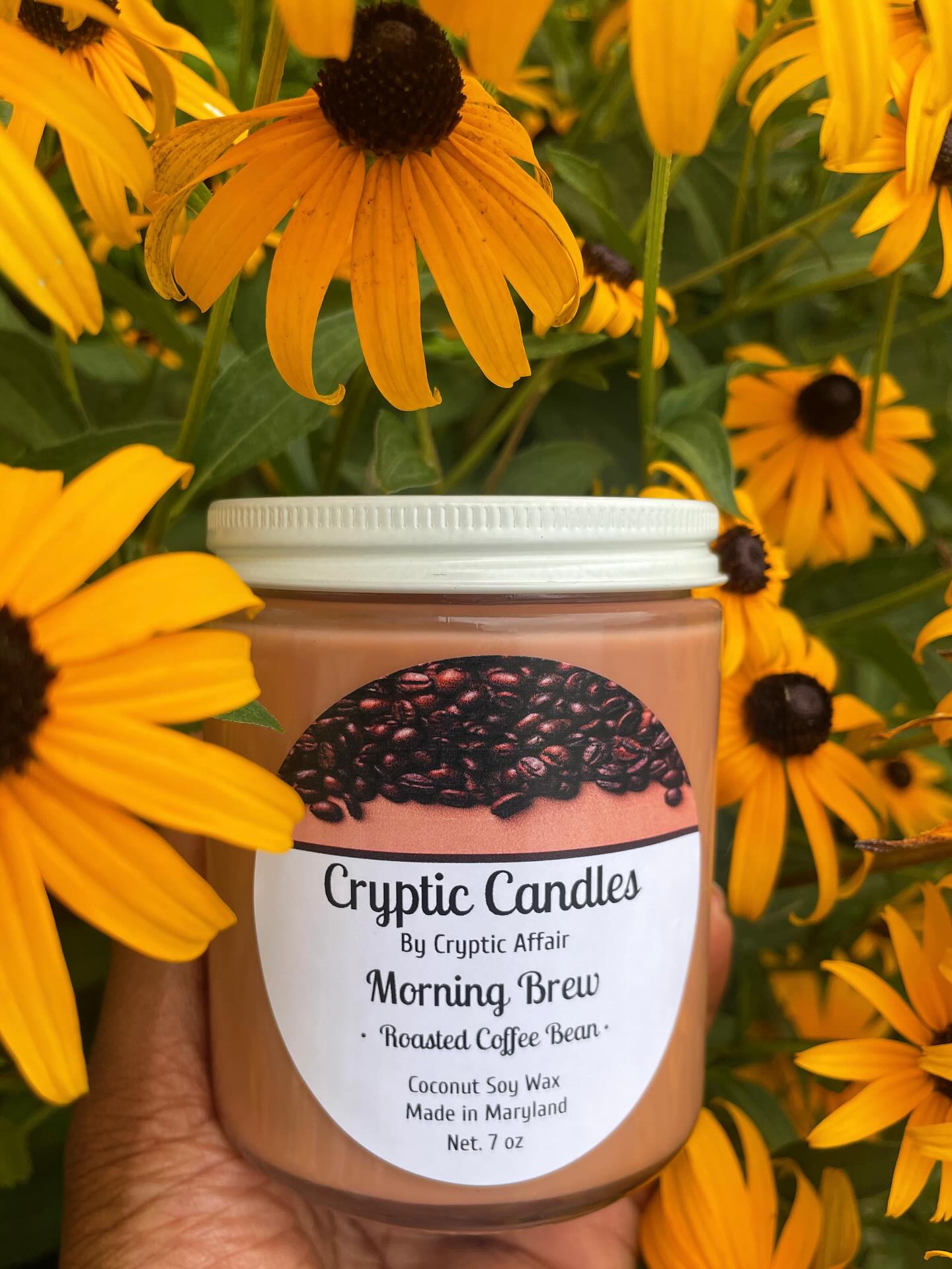 Brewed for the soul, this candle captures the cozy essence of freshly ground coffee beans. Perfect for slow mornings, quiet afternoons, or anytime you need that comforting cafรฉ vibe without the caffeine.