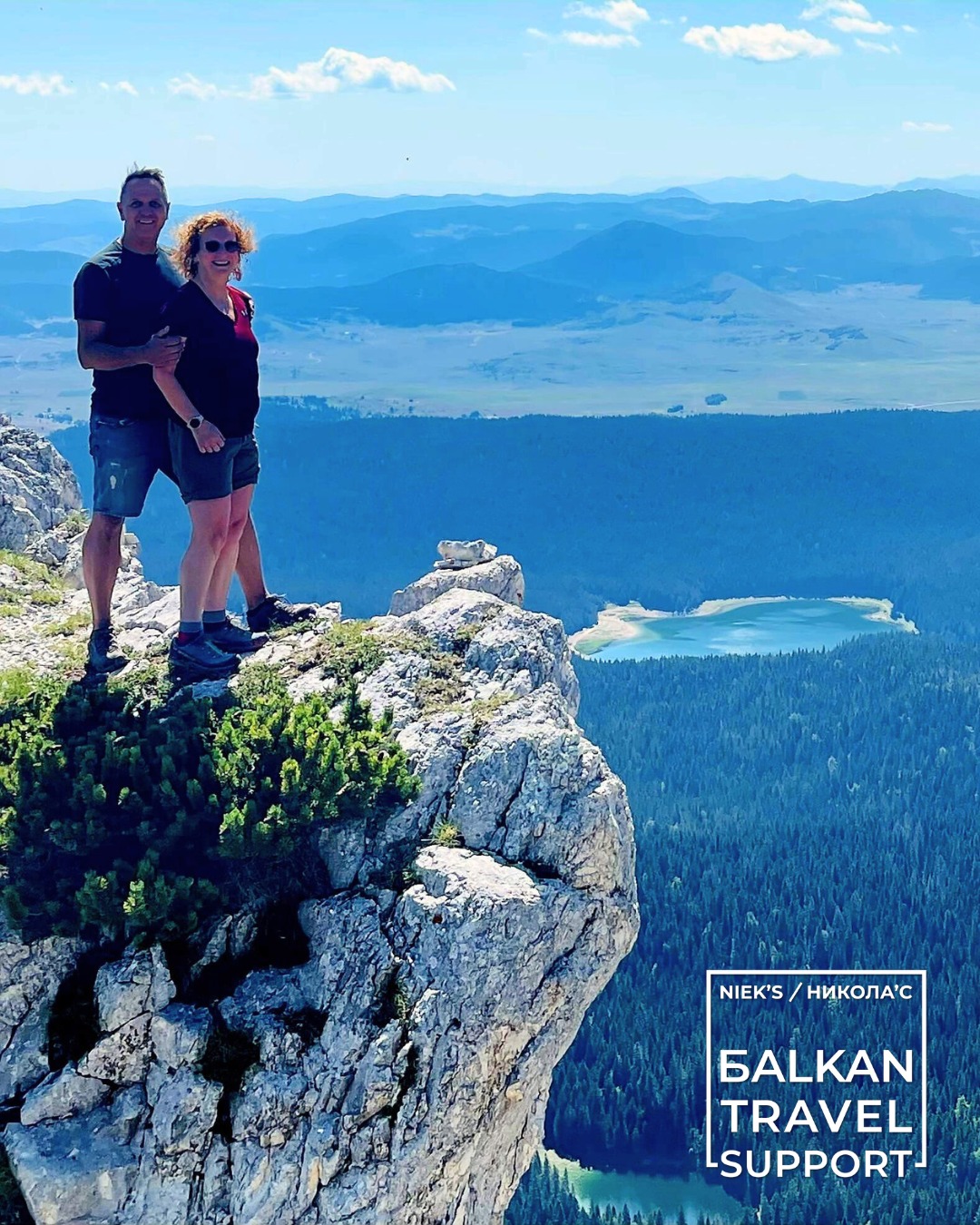 🇲🇪 Hey, die herken ik! Ja, dat klopt 😊
Margriet en Mike gingen na een prachtige reis in Albanië in het voorjaar, de afgelopen 3 weken via Balkan Travel Support op reis door Montenegro 🤩 En hóe!
Met een nadruk op afwisselende natuur, hiken, mooie roadtrips, authentieke/rustgevende privé accommodaties op tactische locaties, en ontmoetingen met fijne hosts en mijn lokale experts werd het een hele veelzijdige reis, volledig afgestemd op Margriet & Mike, en hun reiswensen.
Gisteren video-belden we om nog even terug te blikken. Je bent stiekem toch een tijdje 'samen op pad' geweest.
Het enthousiasme straalde er van af, en ze hebben het écht goed naar hun zin gehad. Beide reizen zijn ontzettend fijn en positief verlopen, dit terwijl er toch zeker de nodige avonturen in zaten, en ze van de gebaande paden af gingen, met bijvoorbeeld een spontaan uitstapje naar de bergen in Kosovo 🇽🇰
"We hadden ook een reisplan aan ChatGPT kunnen vragen maar dan hadden we nooit zulke mooie reizen gemaakt zoals nu" Leuk compliment om te krijgen!
Nogmaals heel erg bedankt Margriet en Mike, voor jullie vertrouwen in Balkan Travel Support, en jullie geweldige reisvreugde! Wellicht tot ooit 😊 - Niek.