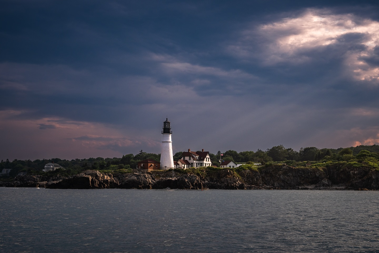 First time seeing Portland Head Light from a boat’s point of view. 🌊🔦📸
#downeastmagazine #downeast #portlandmaine #portlandheadlight #lighthouse #lighthousesofinstagram #maineisgorgeous #maineigers #sonyalpha #portlandharbor