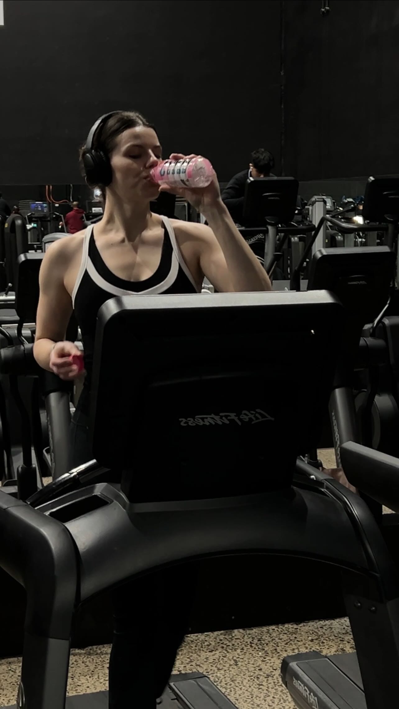 Glute day = personality development 🫠✨
This one had me in the trenches but we move with @ehplabs. Once I can hit 12 reps comfortably, the weight goes up.
Glute workout 🍑
– Hip extensions: 10–12 reps x 3
– Hip thrusts: 8–12 reps x 3
– Bulgarian split squats: literally whatever I can without 😭
– Glute kickbacks: 8–12 reps x 3
– Finished with cardio because why not suffer more?
OxyShred, CREA-8 and HYDREAU got me through this one, love this combo for energy, focus, hydration and no rage quitting 🤗
Discount: BYBROOKE to save $$$ and support me 🫶🏼
#gluteday #gluteworkouts #bodyacceptance #allbodiesaregymbodies #gymmotivation #girlswholift #fitnessforall