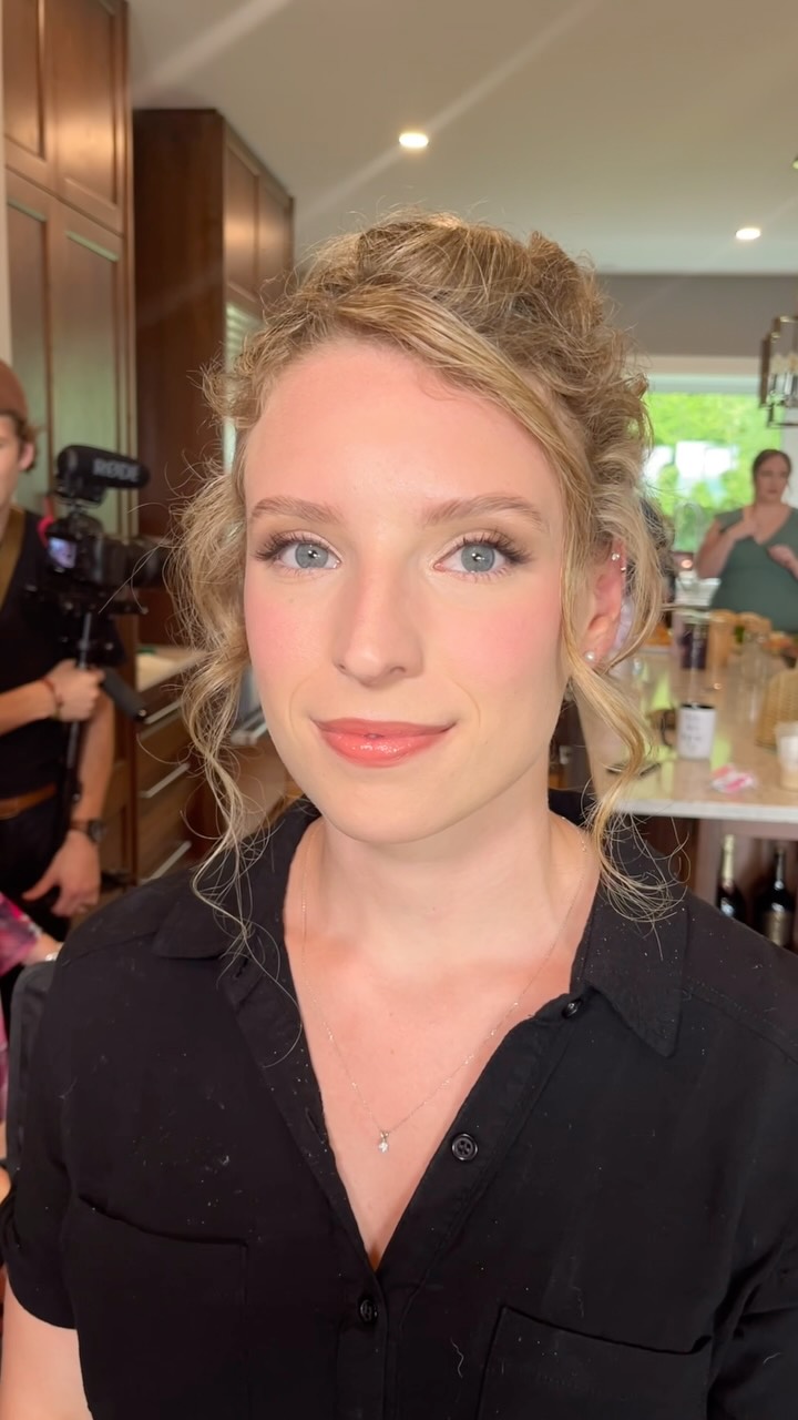 A July wedding morning in Sunderland ✨ Enhancing the bridesmaid beauties 🫶 with @looksbykrystal
Makeup by yours truly @beyoutifiedglam
They looked so beautiful!😻
#travelmakeupartist #softglam #makeupartist #torontomakeupartist #bridalmakeup #weddings #naturalmakeup #engagement #photoshoot #commercialmakeup #bridesmaidmakeup #bridesmaid