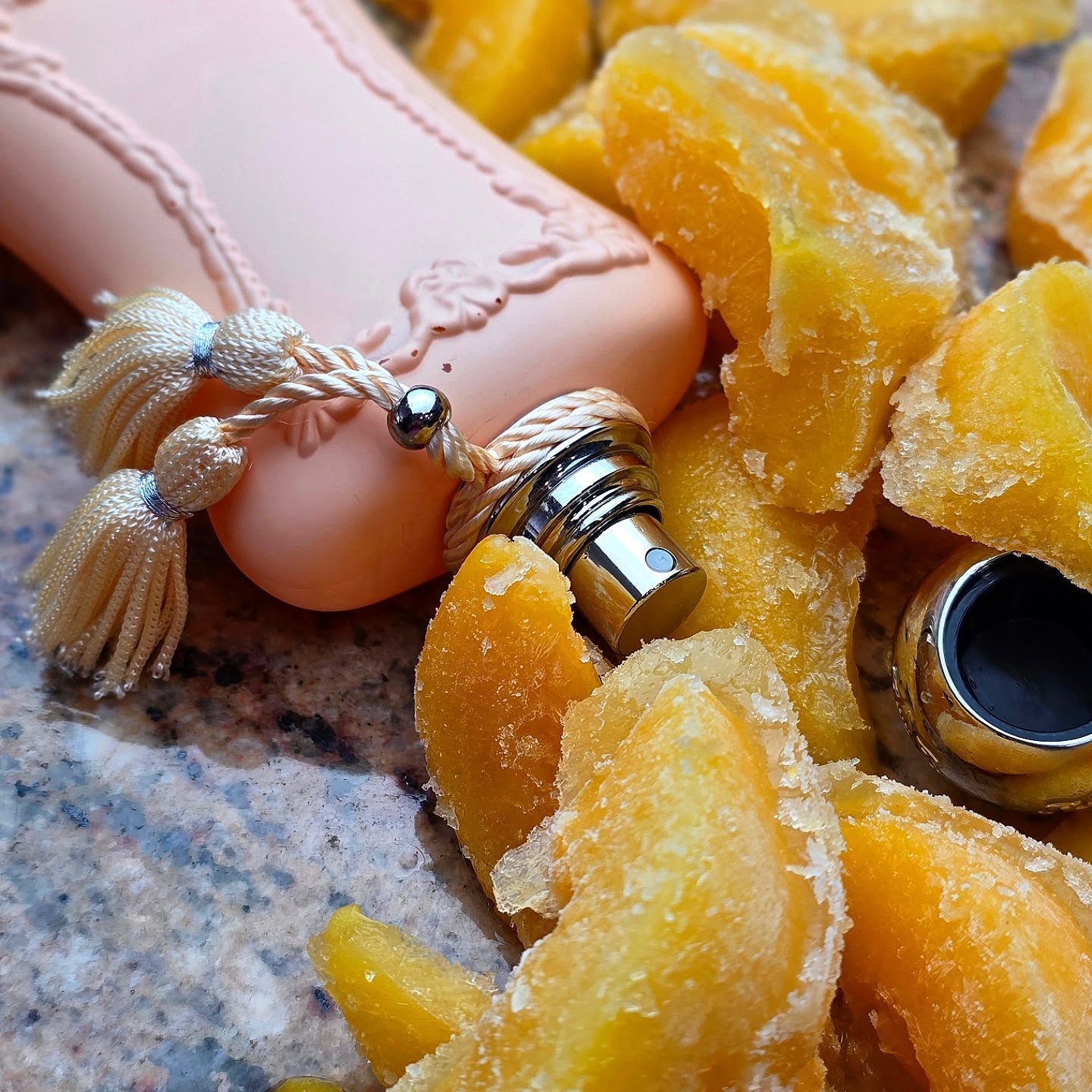 We all agree Cassili smells like peaches not plum, right? This is a fun fruity fragrance that reminds me of frozen peaches blended into a tropical smoothie.
.
.
.
.
.
.
.
Top notes are Red Currant, Floral Notes and Bulgarian Rose; middle notes are Plum, Frangipani, Petalia and Mimosa; base notes are Vanilla, Tonka Bean and Sandalwood.
.
.
.
.
.
#perfume #perfumecollection #nicheperfume