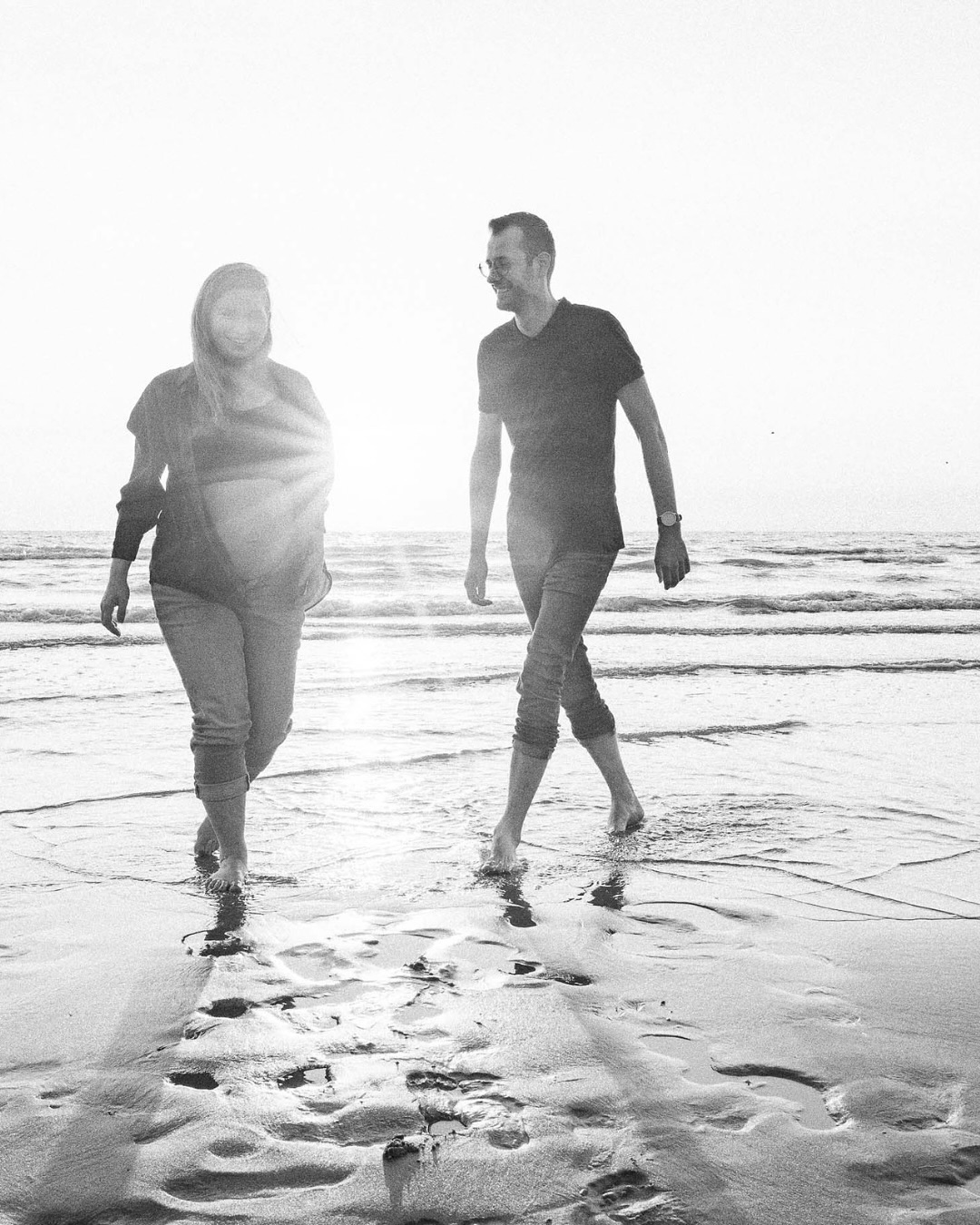 Mijn all time favoriete shoots? Dat zijn sowieso de zwangerschappen op het strand. Begrijp me niet verkeerd, ik vind echt ALLES leuk. Maar het strand, de ondergaande zon en een nieuw leven in de buik hebben gewoon iets magisch ✨🤎
Ben jij zwanger en twijfel je nog of je professionele foto's wil laten maken? Stuur me een berichtje! Dan kunnen we het er samen over hebben. Ik zal je niet overtuigen, maar denk graag met je mee zodat jij de goede keuze voor jou kunt maken. Want dat is belangrijk, dat je een keuze maakt en niet achteraf spijt hoeft te krijgen.