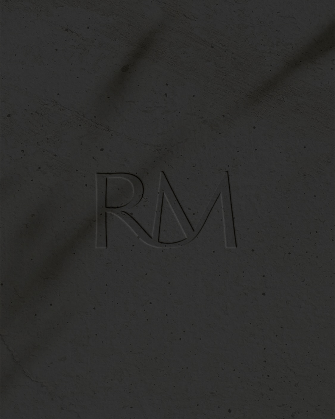 2/3 Ruma Masego - Artisan-crafted fragrances for men and women. The visual identity is anchored by a minimal RM monogram - a symbol of fluidity, continuity and connection.