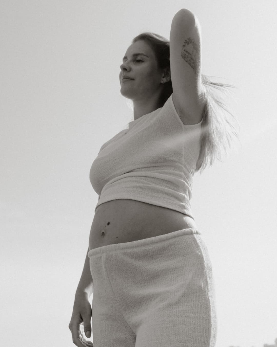 Fotografías de maternidad en blanco y negro en la playa?
Aunque suelo enseñaros mas fotografias en color por aqui, siempre mezclo colores y blanco y negro en vuestras galerias.
¿Y tú? Eres más de colores o de blanco y negro?