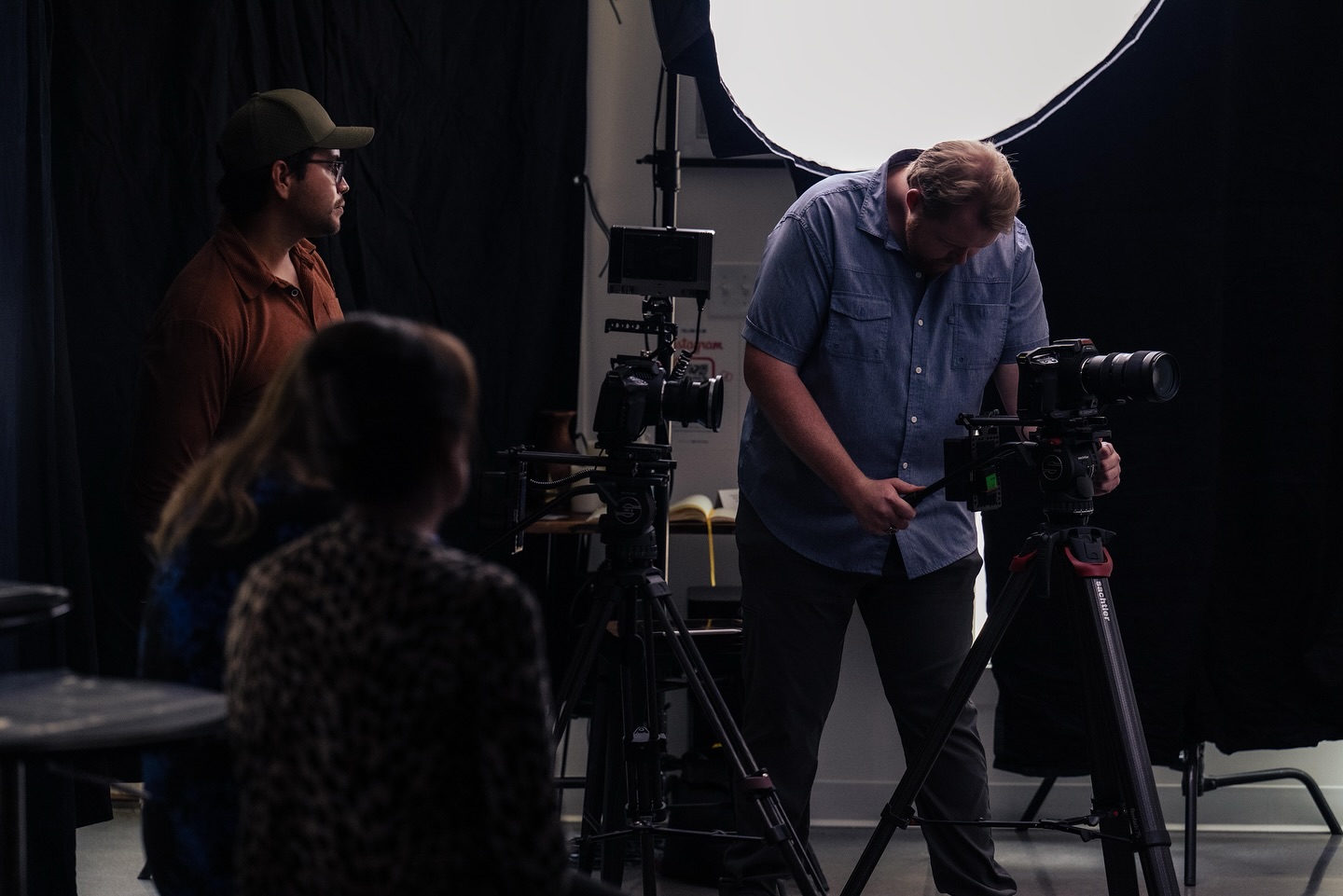 📹✨ Pulled off a last-minute training video this week—and yes, it was as intense (and awesome) as it sounds.
It takes experience, quick thinking, and maybe a dash of insanity 😅 to make it happen—but that’s what we do.
Big love to our amazing collaborator @bellomostudios for bringing us in and for the use of Behn Gallery for our production space. Can’t share full details yet, but here’s a little BTS goodness from the day, courtesy of Roben Bellomo.
Client: Forest Devices
Creative: Fierce Little Bird Productions
Producer: Roben Bellomo
Dir/DP: @broke_actor
Gaffer: @christian_barreno
We’re Fierce Little Bird Productions—and we thrive in the fast lane.
💻 flbproductions.com
#flbproductions #videoproduction #onset #behindthescenes #filmcrewlife #trainingvideo #productionlife #womeninfilm #creativeagency #contentcreation #brandingvideo #corporatevideo #indianapoliscreatives #indianavideoproduction #storytellingthroughvideo #setlife #smallbusinessbigimpact #filmmakinglife #btsvideo #videomarketing #visualstorytelling