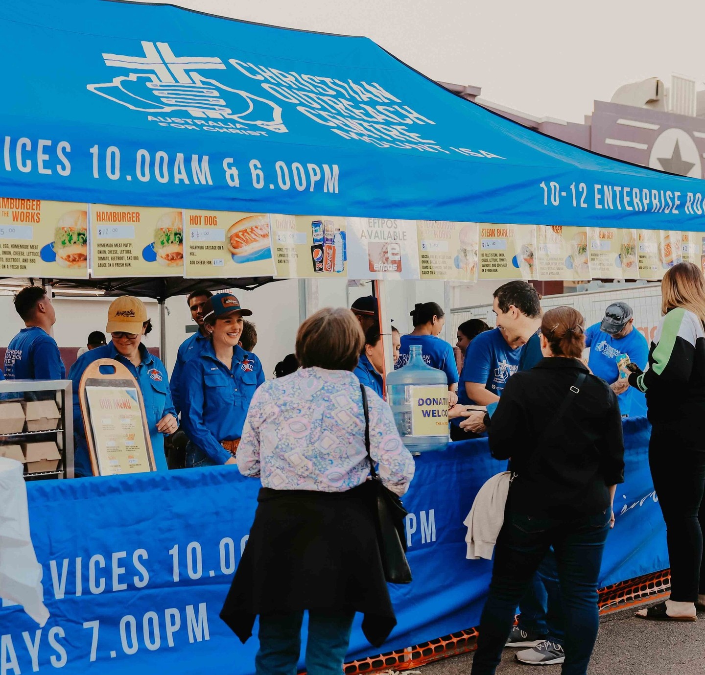 It’s that time of the year again when we get to serve you the best burgers 🍔 in town, at the Mt Isa Street Festival! 🥳
Come on down from 6pm tomorrow at the blue tent - We’ll be selling hamburgers & steak burgers with all the works, hot dogs 🌭 and cold drinks! 🥤
