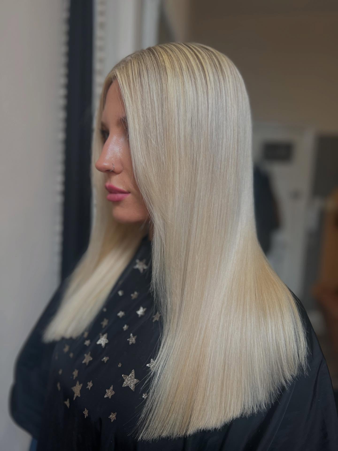 ‘i wanna be B LO N D E 🤩’
🌟complimentary colour + extensions consultations are available this week! consultations are required for new clients 48 hours prior to colour appointment🌟
service 🤩 full head back-to-back highlights, toner, cut and blow dry 🤩
💰 £180
based - @studioluxe.liverpool - Rodney Street, Liverpool L1 9EH📍
📱enquiries - contact button + DM
📱book - link on profile
products used -
@lorealpro @schwarzkopfprouk
@lorealuki @schwarzkopfpro
@loreal @schwarzkopf
@lorealpro_education_uki @rosieoconnorprohair
@salonsdirect @sallyserskineliverpool
@beautylaunchpad
@hairdressersjournel
i don’t edit my pictures 📸
~
#hairbylucyansboro #studioluxe #studioluxeliverpool
#beautylaunchpad #hairdressersjournal #lorealcolourspecialist #liverpool #liverpoolhair #colourspecialist #blondespecialist #balayagespecialist #liverpoolhairspecialist #liverpoolbalayage #bohoblondetechnique #iambohoblonde #transformationtechnique #balayagetransformation #blondetransformation #extensions #liverpoolhairextensions