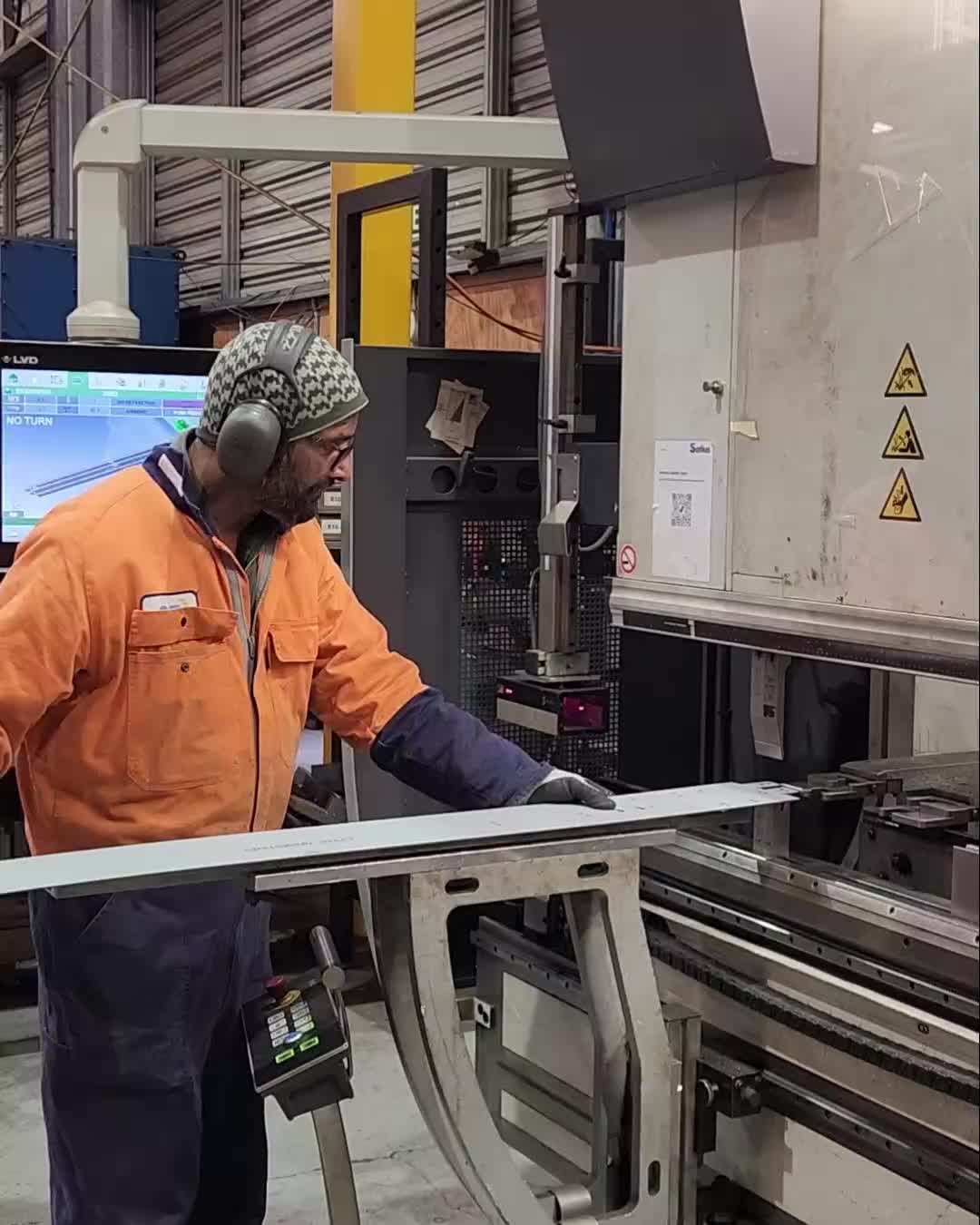 All systems firing at ES3! Our team is powering through laser cutting and press brake work—getting parts out the door with speed, precision, and consistency. Reliable. Efficient. Always on point.
#CNCfolding #lasernz #nzlasercutting #nzmanufacturing #nzautomotive #engineeringnz