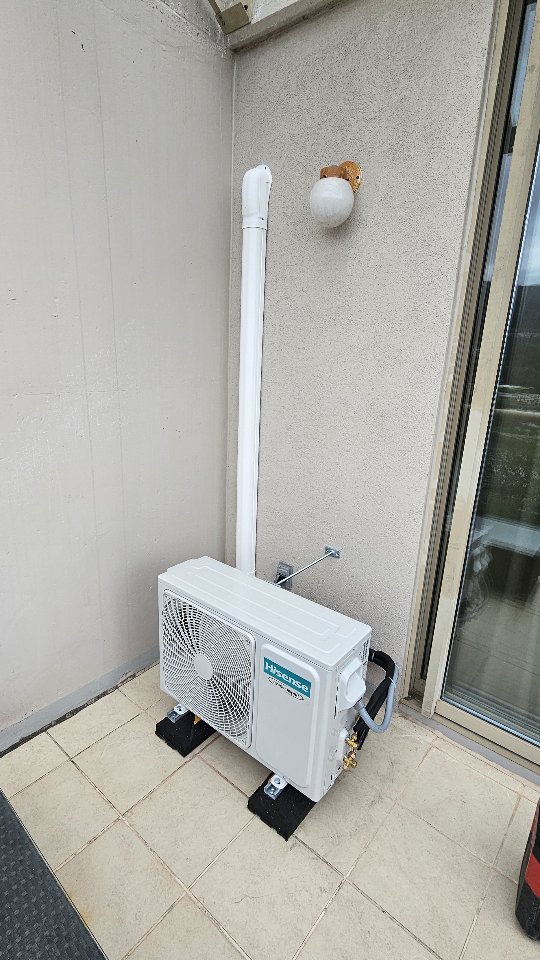 Hisense Heat pump install.
#hisenseheatpump #hisense #heatingandairconditioning #heatpump #hvac #hvacinstall