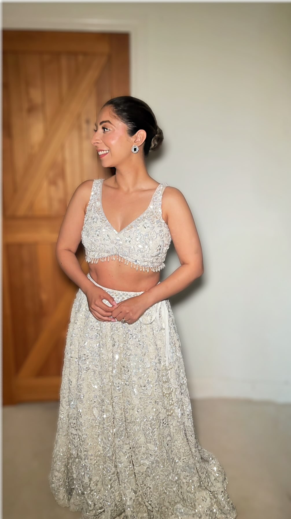 ✨ Come behind the scenes of Hana’s wedding day ✨
From chasing the sunrise to glam on the go, touch-ups in the heat, and a sleek second look — this day had it all 💄☀️
Hair prep, final dress buttons, veils, umbrellas, touch-ups, and shoe assists…
Because being your bridal stylist doesn’t stop at curls and pins — it’s full support, all day long 💫
Hana’s Persian-Pakistani wedding was full of heart, culture, and stunning details, and I’m so honoured I got to be a small part of it.
💌 If you’re dreaming of a stress-free wedding morning with someone by your side from start to finish — from Hollywood waves to second looks — let’s chat. My full-day bridal services were made for moments like this.
#bridalhairhertfordshire #hertfordshireweddings #hollywoodwaves #BridalStylist #PersianWedding #IndianWeddingStyle