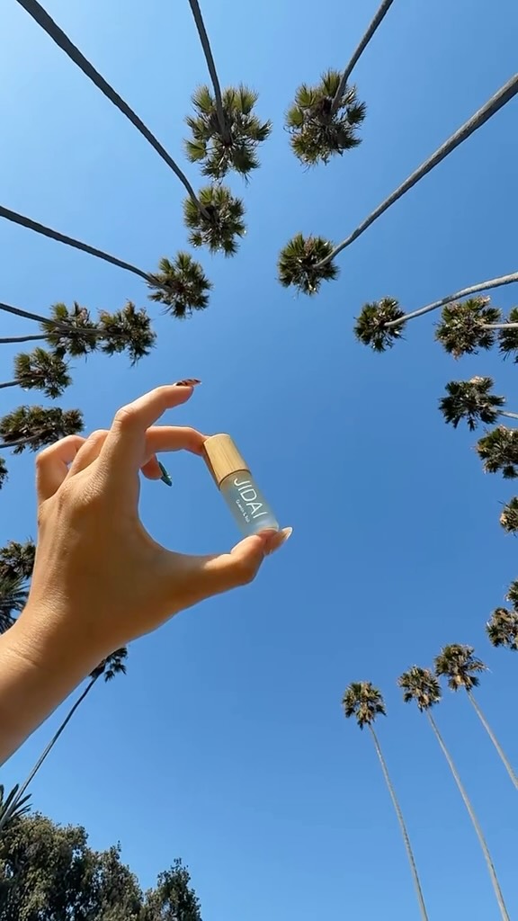 no, yeah we’re addicted to our Quench & Roll castor oil roller too. 🩵 COMING SO SOON.
#jidaibeauty
#beautygram
#selfcare
#skincareroutine
#skinfluencer
#skincarecommunity
#glowingskincareroutine
#beautyroutine
#wearthisnext
#skincare101
#smoothskin
#nightroutine
#smallbusiness
#buylocal