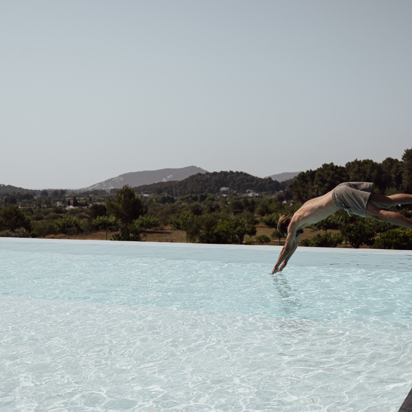 Take a moment to jump into calm. Our outdoor pool is yours to enjoy, included with every day pass, inviting you to slow down and refresh💧🌿
#amarawellness #safragell #safragellhotel #ibizawellness #ibizaspa #spaibiza #wellness #wellnessibiza #ibiza