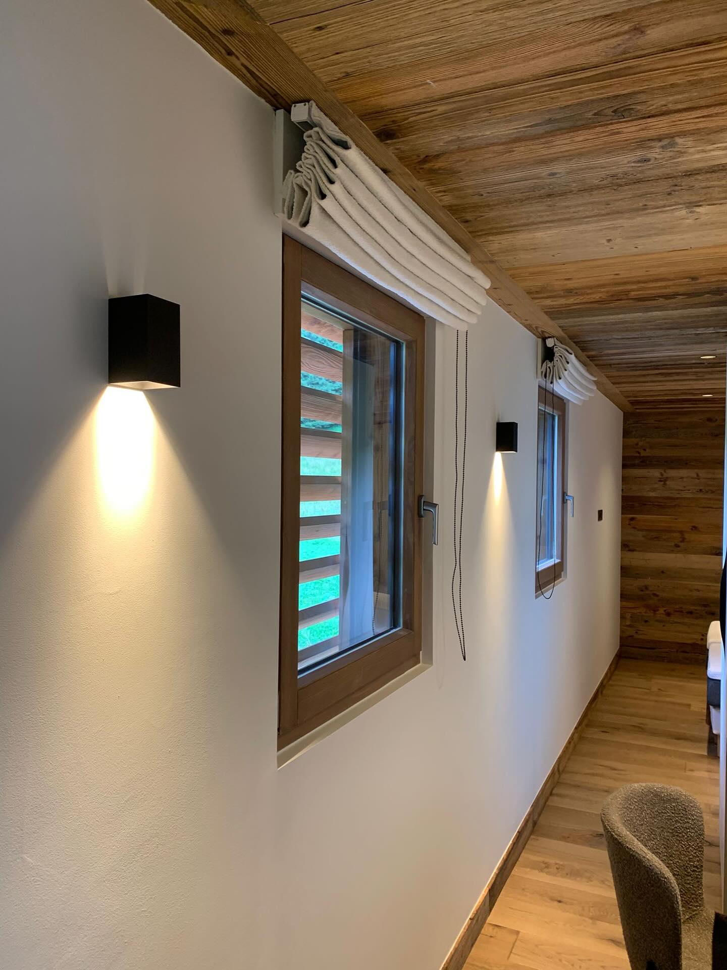 Chalet J - Chambre 🛏️
.
.
.
#saintgervaislesbains #megeve #paysdumontblanc #prazsurarly #valdarly #chamonixmontblanc🇫🇷 #montblanc #moutains #chantierterminé #maitredoeuvre #suividechantier #chantierencours #appartementneuf #montagne #entrepreneur #frenchalps #chantier #wood #interiordesign #chantierencours #renovation #suividechantier #style #conception #amenagementinterieur #projet #travaux #alpinterieur #bois #btp #realisation #chaletneuf
Bertrand DESMONS 📲+33 (0)6 24 22 25 79 💻contact.alp.interieur@gmail.com