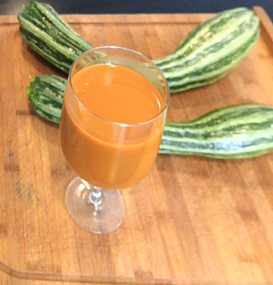 Indulge in the delightful orange booster, a delicious treat that's not only rich in flavor but also packed with essential vitamins and nutrients. Our farm is excited to share this exquisite variety of Italian squash, freshly harvested and ready to be savored. Experience the perfect blend of taste and health with this vibrant offering that promises to enhance your dining experience.