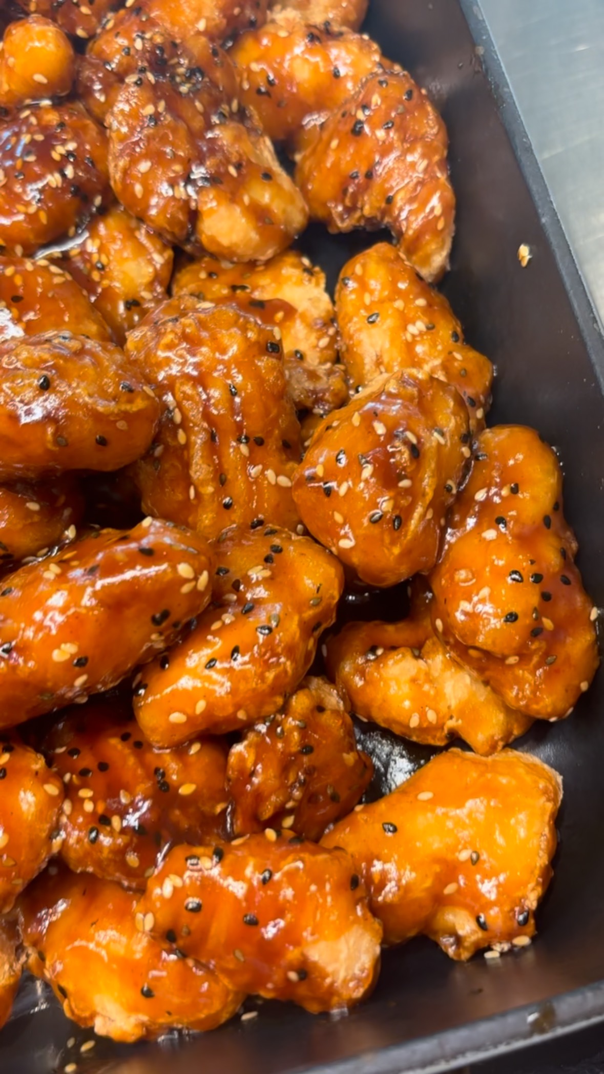 Spicy orange chicken & honey sesame chicken🔥🍊🍯🥡🥢🥠🇨🇳 #dallaschef #dallascatering #dfwcatering #dfwchef