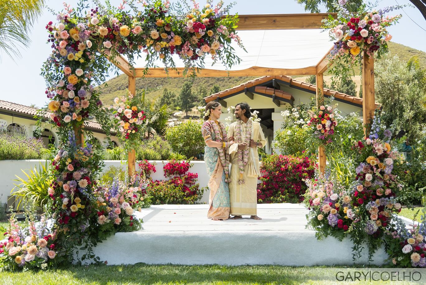 My favorite piece of Natalie and Prithvi's beautiful wedding weekend was the Mandap design. ๐
Planning: @opaleventplanning
Venue: @lalomitaranchweddings
Photo: @garycoelhophoto
Video: @onestory.weddings
Rentals: @gycrentals, @gneventrental_
Florals: @brookeedelmanfloral
DJ & Lighting: @djloveofficiall
Mobile Bar: @taptruckslo
Cocktails: @sidecarslo
Catering: @misturarestaurant
Desserts: @pardonmyfrenchslo
Hair & Makeup: @dreamcatcherartistry
Henna: @hennamebeautiful
Bridal Henna: @kristykdesigns
Lounge: @avenuetwelve
#wedding #indianwedding #hinduwedding #mandap #weddingarchflowers #mandapflowers #luxurywedding #luxuryweddingflowers #california #californiawedding #estatewedding #winerywedding #ranchwedding