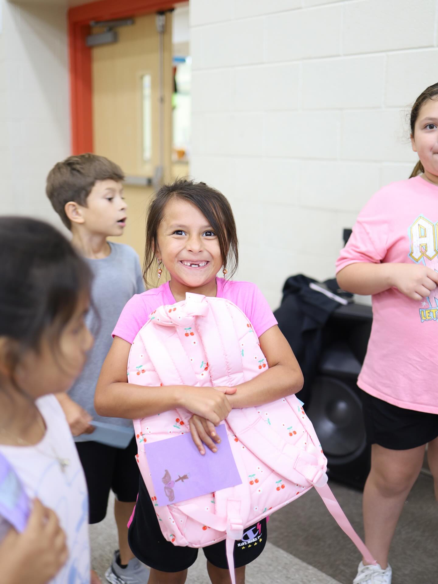 📚🎒 Huge thanks to @alliancemethodist for helping our Wesley Center students kick off the school year strong with backpacks for every child! Their smiles say it all — confident, supported, and ready to learn! 💛✨
#BackToSchool #CommunitySupport #WesleyCenter #ReadyToLearn #UCCFortWorth