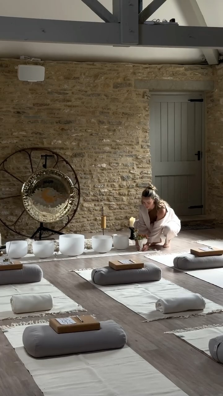 Our event page is live so you can now reserve your space for our next ‘Sunday Sound Ceremony’ at @berryfarmcotswolds on Sunday 31st August, 4pm - 5.30pm 🕊️
I look forward to creating a soft place for you to rest in. 🤍