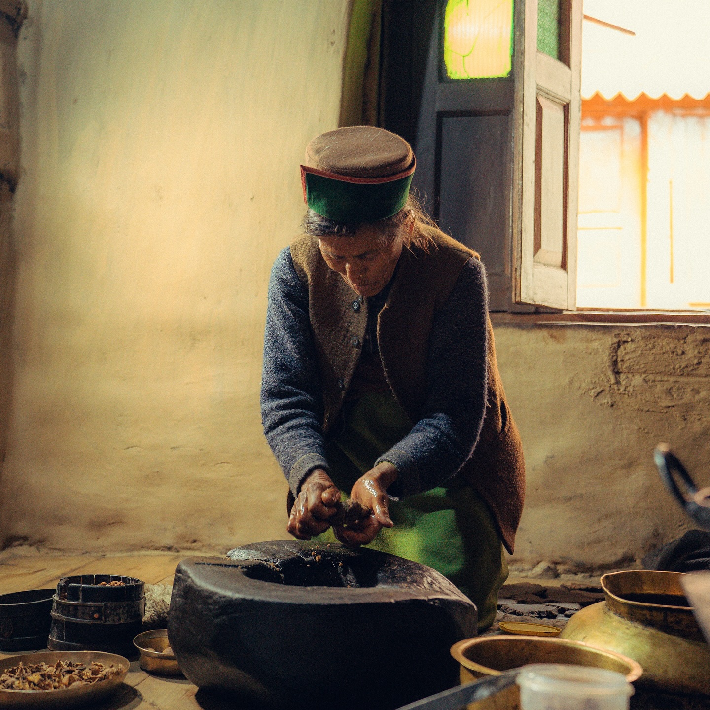 Kaa Ning a traditional hand-operated tool used for oil extraction.✨ This age-old, hand-operated tool has been a part of our heritage for generations, used to extract pure, unrefined oil from seeds and nuts. No machines, no chemicals just skill, patience, and the rhythm of hands that know the art.
In Kinnauri households, Kaa Ning isn’t just a tool; it’s a story of self-reliance, community, and respect for nature’s resources. Each drop of oil carries the essence of hard work, tradition, and love passed down through generations. 🌾💛
Here’s to preserving these timeless practices that keep us rooted while nourishing us naturally. #TraditionMeetsSustainability #kinnauriheritage