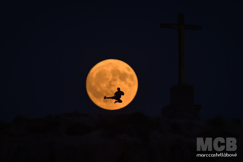 “Kiap lunar”
…
#Cervera #força #equilibri #màgia #lluna #llunaplena #moon #moonphotography #moonlight #moonlovers #taekwondo #kiap #luna #llunaplena #lunallena #fullmoon #fullmoonnight #night #contrast #nit #imatgescat #catalunyanit #lesforques #segarra #aralleida #lunar #nikonista #photopills #eltempstv3 #eltemps3cat
…
@somsegarra @turisme.ccsegarra @eltempstv3 @324cat @segarraviva @segarrejant_ @moon__photo__graphy @moonphoto.graphy @moon_photostudio.krsk @aralleida