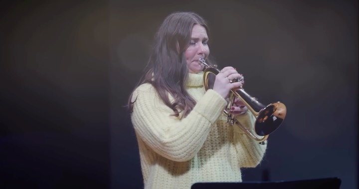 I’m super excited to share the video version of the title track from my album, body, mind, and heart by @honestlyeris.
It’s hard to believe that I’ve been occupying the musicians’ wellness space for over a decade now, but after so much time teaching yoga, meditation, and breath work to musicians, this piece came from the vision to flip that around a bit. I wanted to create a piece of music that offers a meditation, and I knew that Eris would be the right person to bring that idea to life. Eris added another layer, and composed it in a way that can serve as a meditation to the performer, as well. I think it’s safe to say that this piece is really special to both of us, and if you’re interested in performing it, it’s available on Eris’s website (https://erisdejarnett.com/). My full album is available at www.brianneborden.com
Big shoutout to @poliveri for the video, sound, and basically everything.
Now, give yourself 10 minutes to breathe. 💖