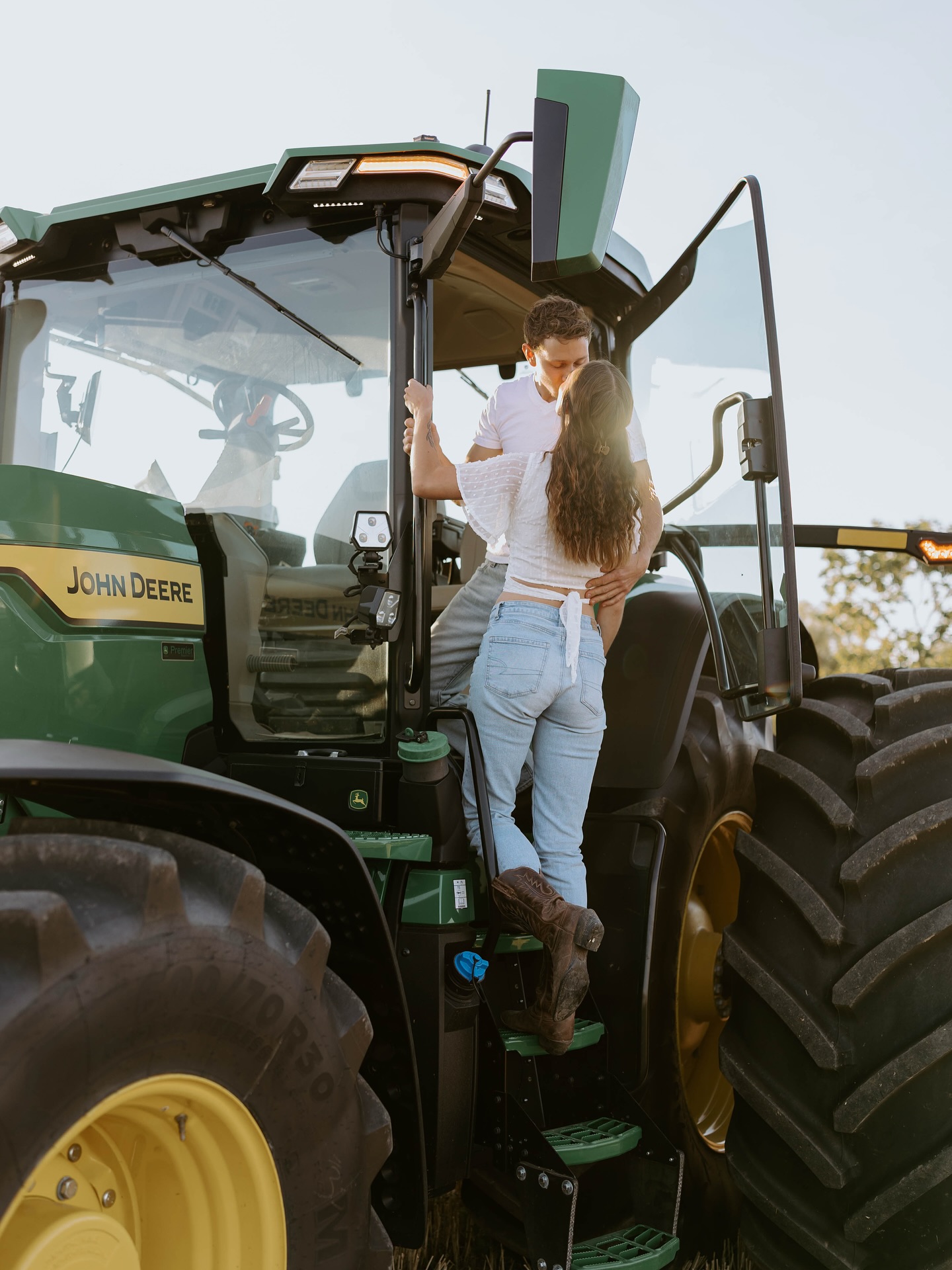 ✨Give me all the farm session✨
There is nothing I love more than meeting people in their element. Where they feel most comfortable, where their lives intertwine with their love. Morgan and Nico are the sweetest most loving people. I have captured their story since the beginning and am so grateful to continue to.
Congratulations to you two and the beautiful life you’ve built together 💍