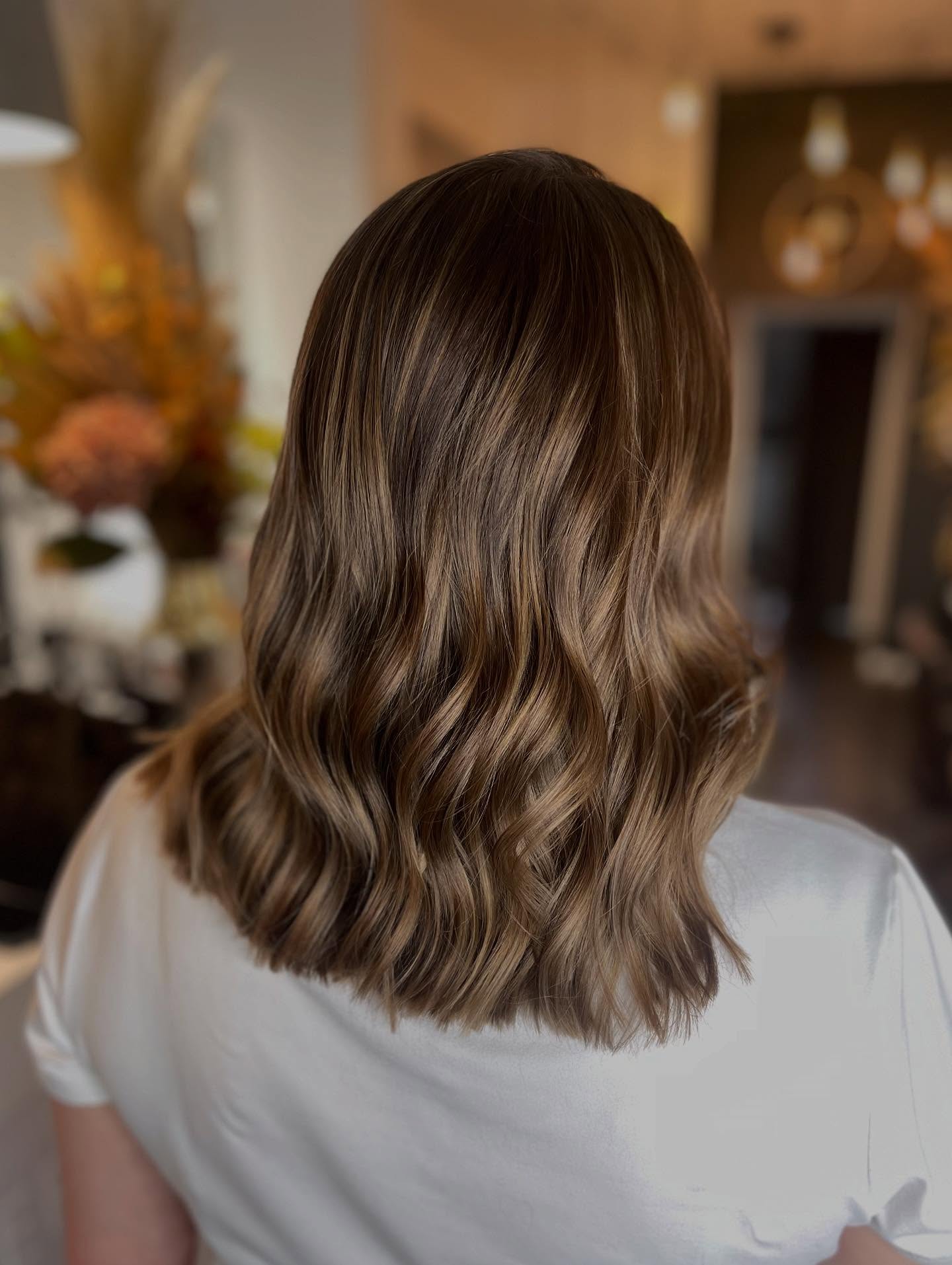 Urlaub ✨
——
Mit dieser wunderschönen Balayage verabschiede ich mich in den Urlaub.
Ich bin am 19.08. zurück im Salon & freue mich auf euch!
Lasst es euch gut gehen 🫶🏼
✨ Preise & Infos findest du auf www.beckerbeauty.de
Buche jetzt online – schnell & unkompliziert
Folge @beckerbeauty.de für mehr Inspiration & Einblicke hinter die Kulissen
💌 Fragen? Schreib mir einfach direkt per WhatsApp!
——
#balayage #sunkissedhair #friseurdüsseldorf #vacation #beckerbeauty
