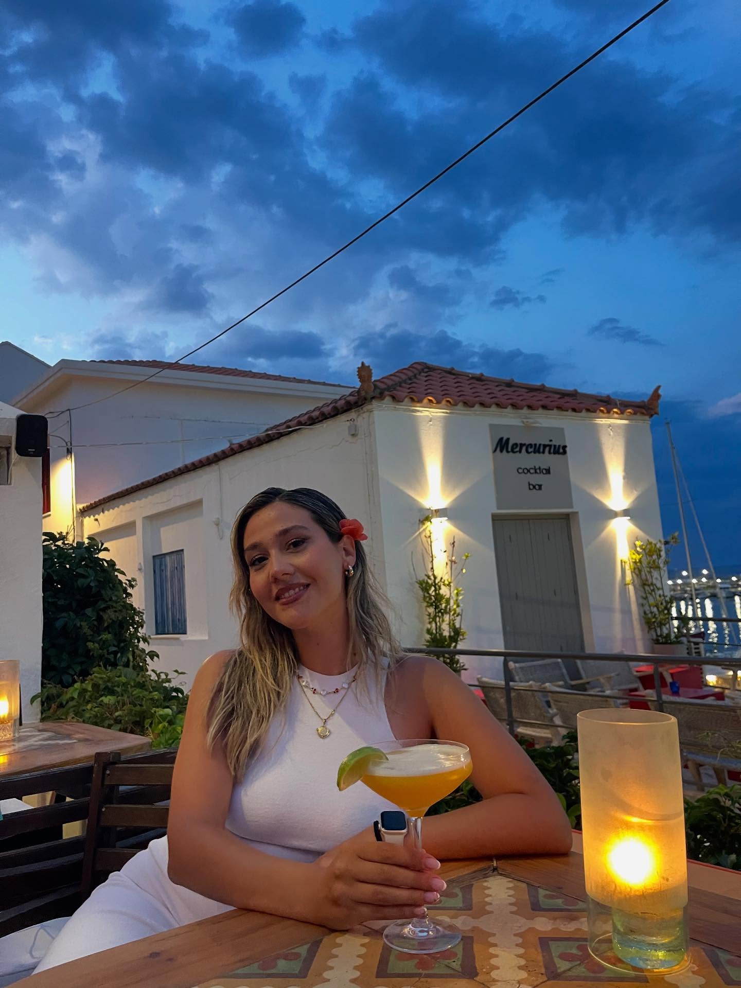 “Warm light, soft laughter, and a drink made just right.” #mercuriuscocktailbar #skopelosnightlife