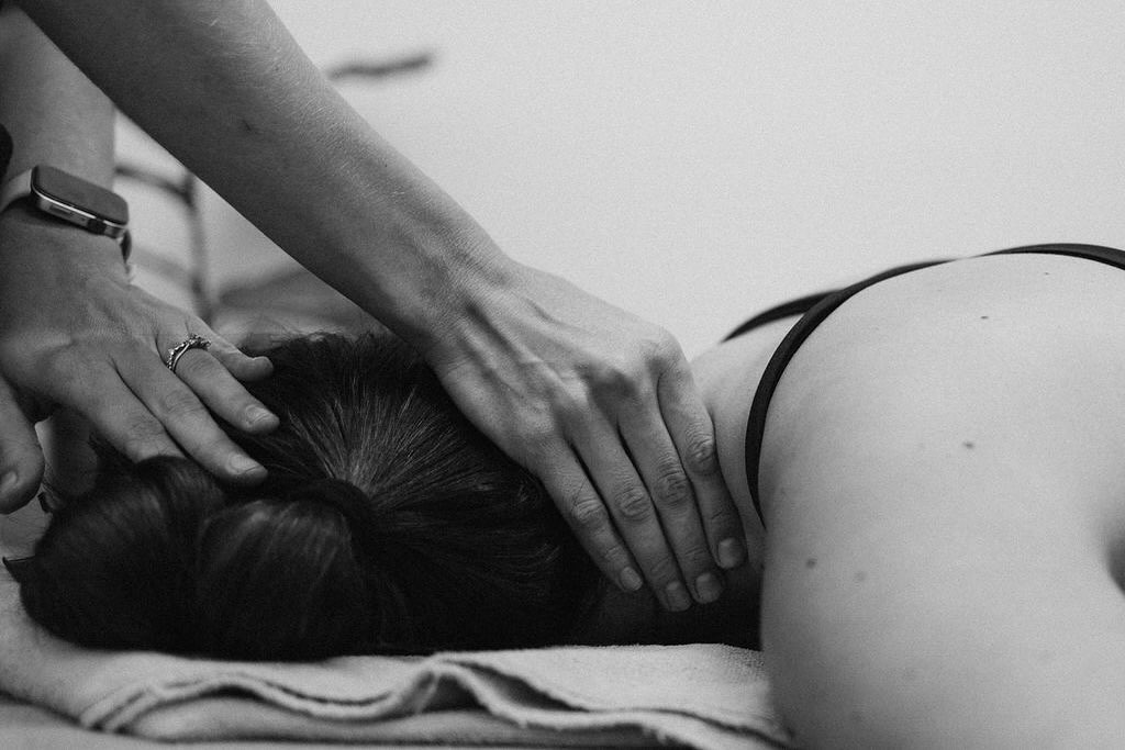 Got Back or Neck Pain ? We’ve Got You Covered 💪
Spinal Mobilisation Helps With The Following:
- Reduces Pain
- Improves Mobility
- Relieves Muscle Tension & Spasms
- Corrects Joint Mechanics
- Enhances Function & Posture
- Compliments Exercise Rehab