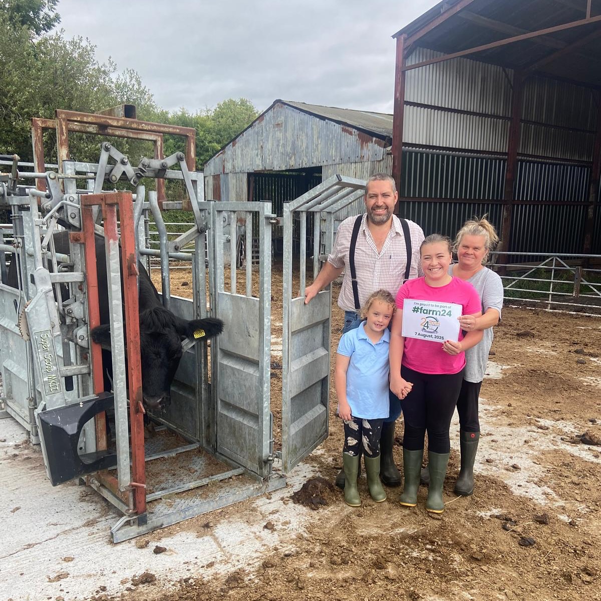 #FARM24
Finishing off 24 hours in farming with another happy family following a clear TB test. Ultimately it’s not about us, it’s about showcasing the hard work families like this do every day to put food on our plates! #backbritishfarming
